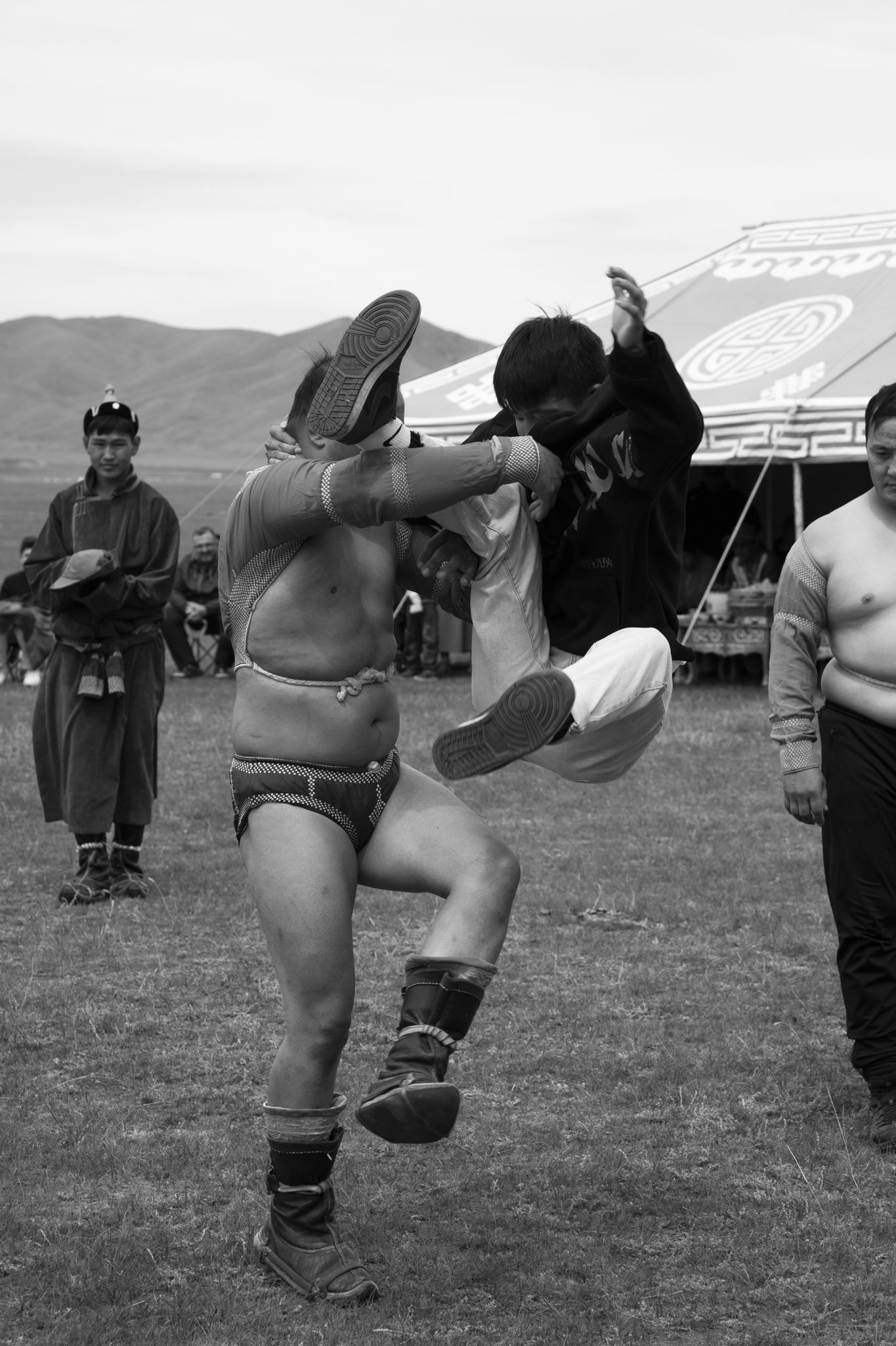 "Over the floor" - Fête du Feutre. Province d’Övörkhangay, Mongolie (2025). © Clémence Rougetet