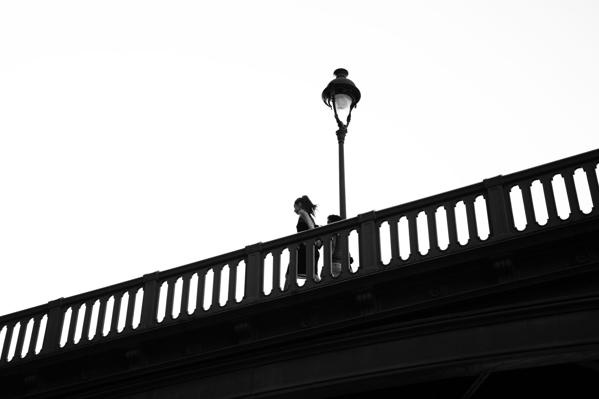 "After the work" - Pont de Sully, Paris (2022). © Clémence Rougetet