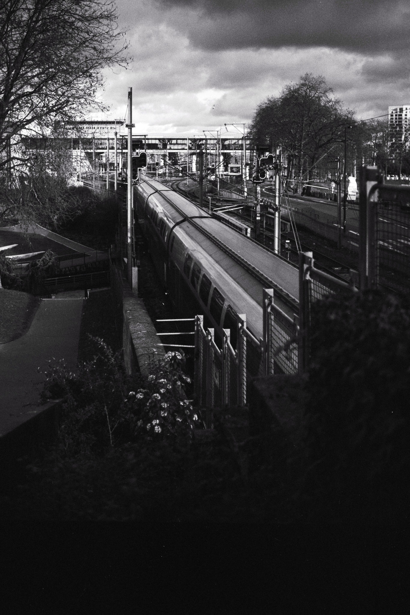 "West express" - Nantes (2021). Kosmo Foto Mono 100 ASA. © Clémence Rougetet