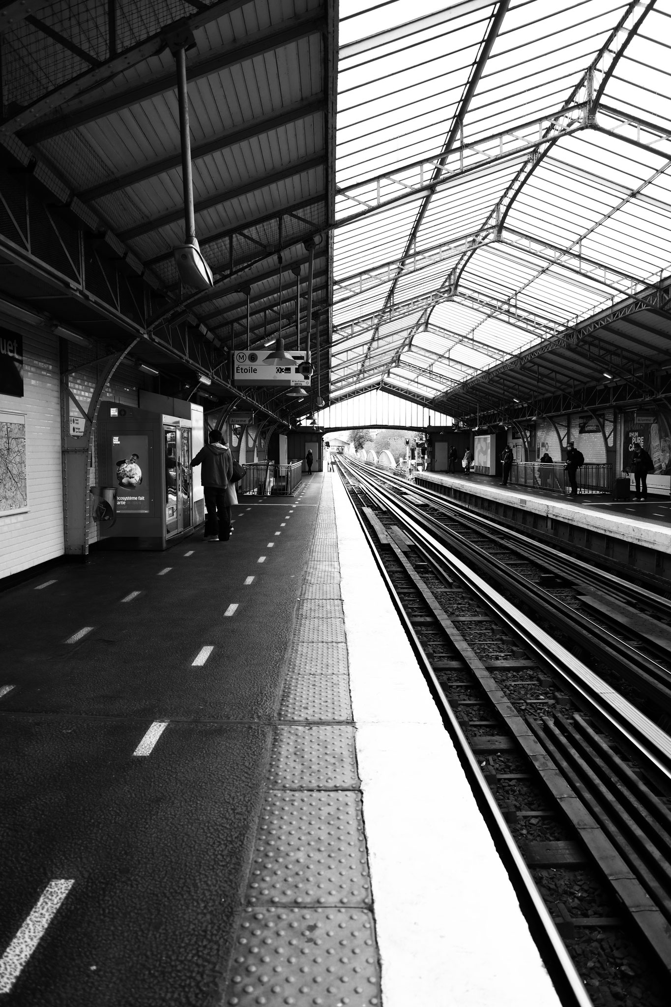 "Lines of lines" - Station La Motte-Picquet-Grenelle (M°6), Paris (2021). © Clémence Rougetet
