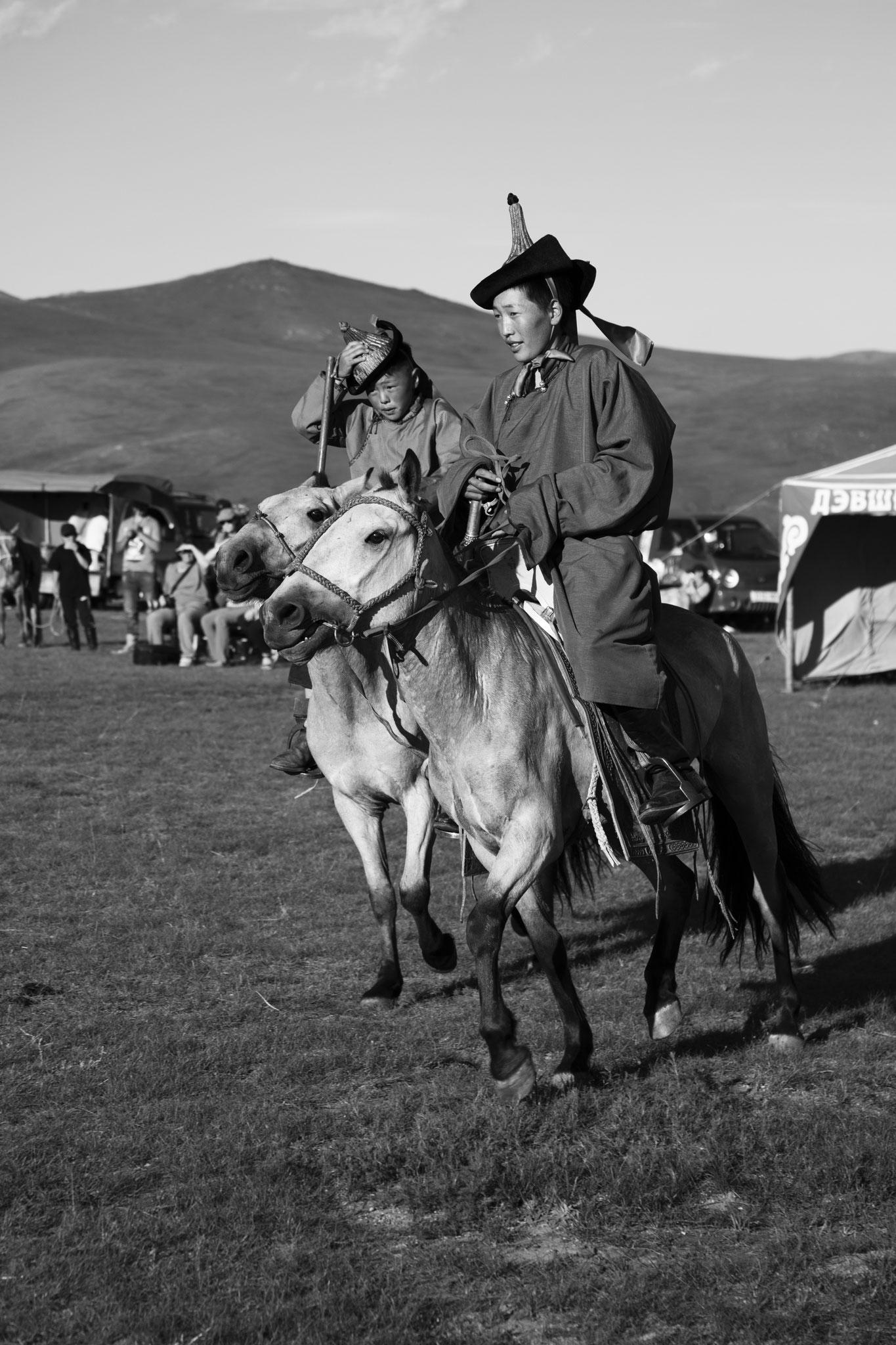 "Riders" - Fête du Naadam. Province d’Uvur Khangai, Mongolie (2025). © Clémence Rougetet