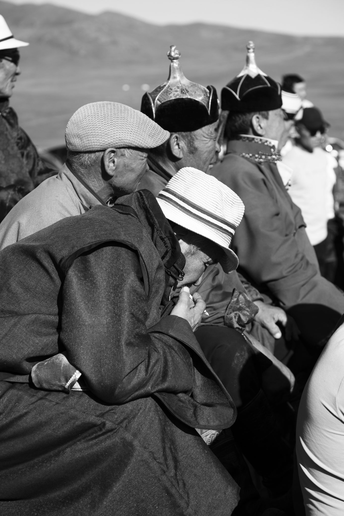 "Life as smoker" - Fête du Naadam. Province d’Uvur Khangai, Mongolie (2025). © Clémence Rougetet