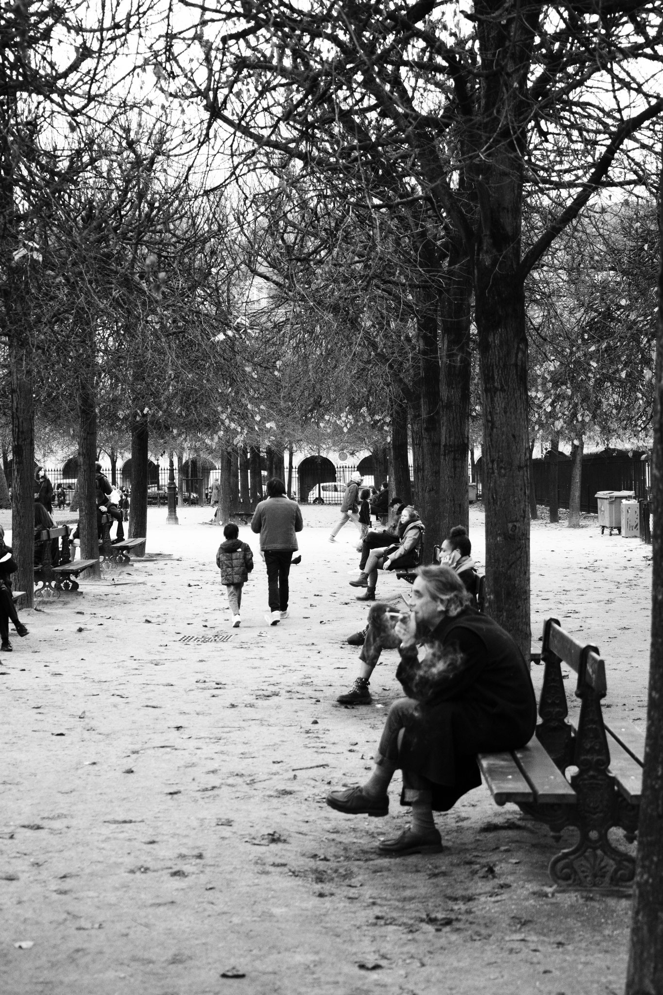 "Smoker and co" - Place des Vosges (2021). © Clémence Rougetet