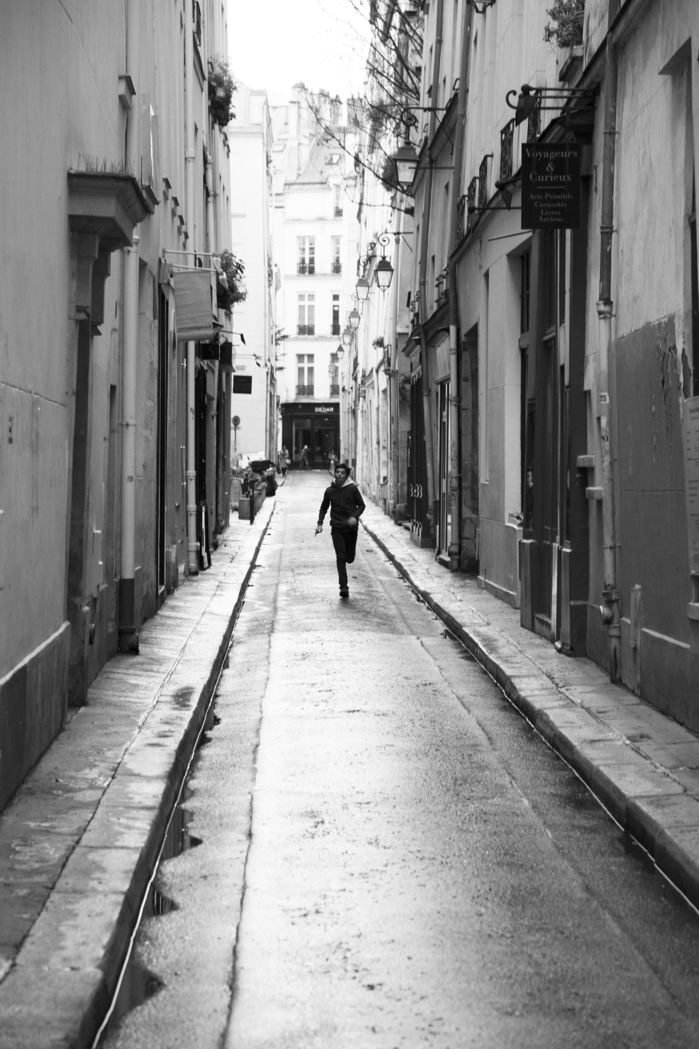 "Run and run again" - Rue Visconti (2018). © Clémence Rougetet
