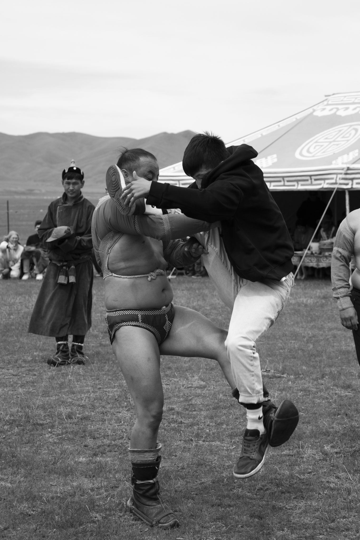 "Let’s fight" - Fête du Feutre. Province d’Övörkhangay, Mongolie (2025). © Clémence Rougetet