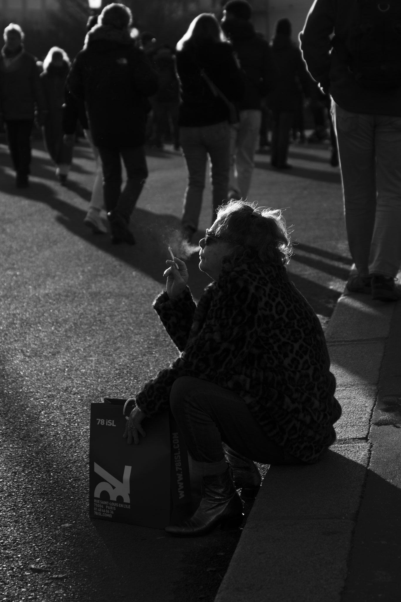 "Street smoker" - Paris (2025). © Clémence Rougetet