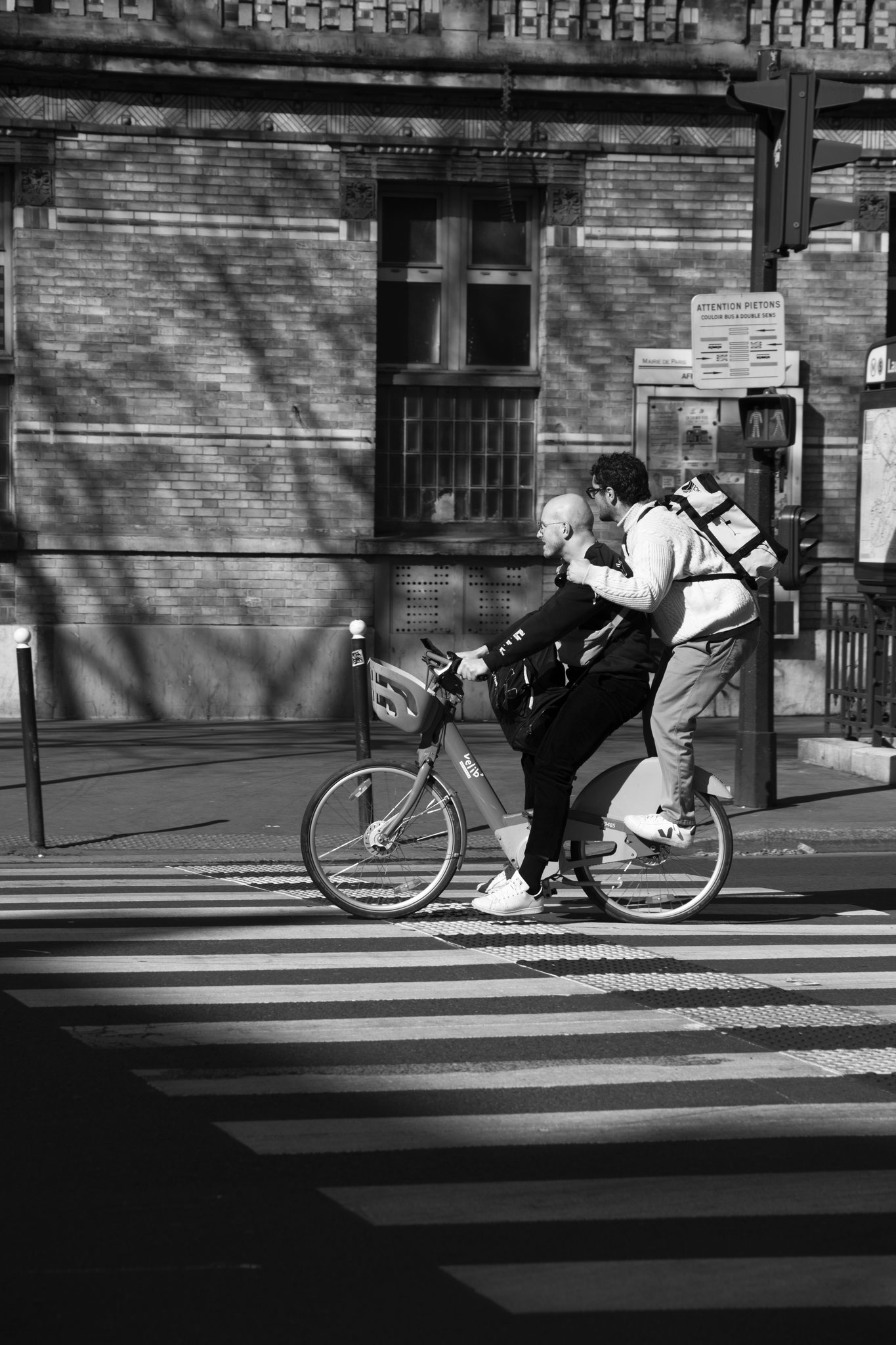 "Rider and passenger" - Paris (2025). © Clémence Rougetet