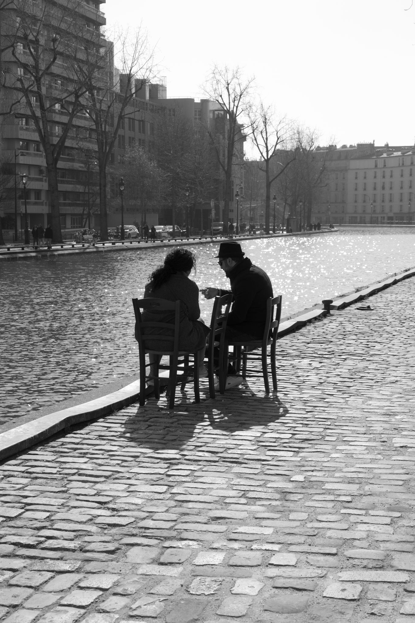 "Lunch in the street" - Canal Saint-Martin, Paris (2023). © Clémence Rougetet
