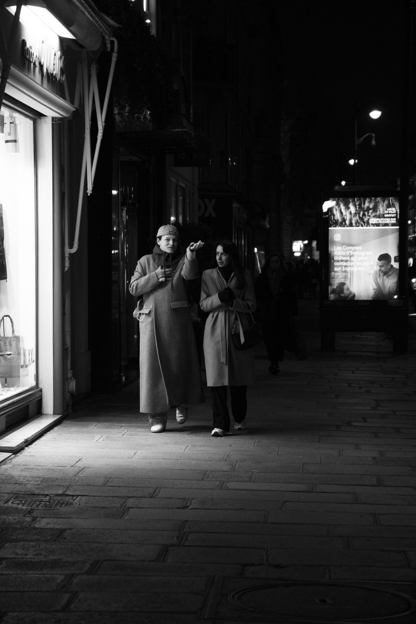 "Shopping lights" - Rue Rivoli, Paris (2025). © Clémence Rougetet