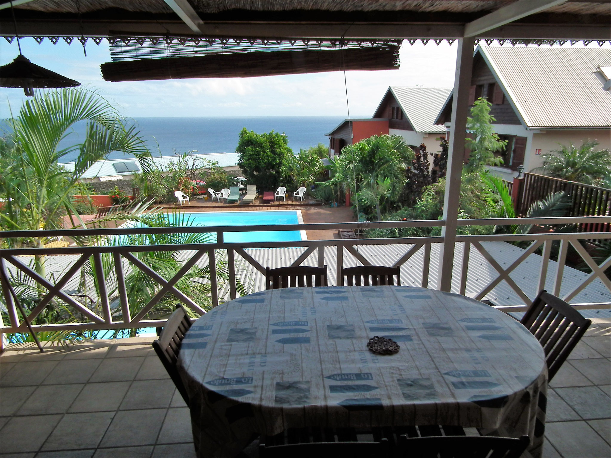 Terrace with round table overlooking the swimming pool and Indian Ocean, Bungalow 8, Saint-Leu Réunion Island