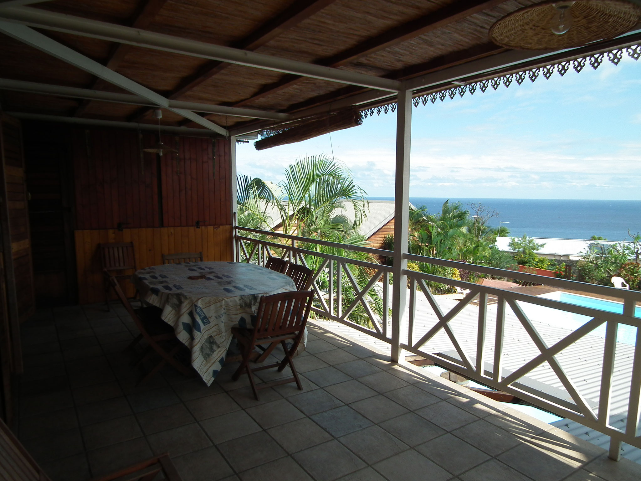Covered terrace with panoramic view of tropical garden and Indian Ocean, Bungalow 8 T4, Le Cardinal des Grands Bleus