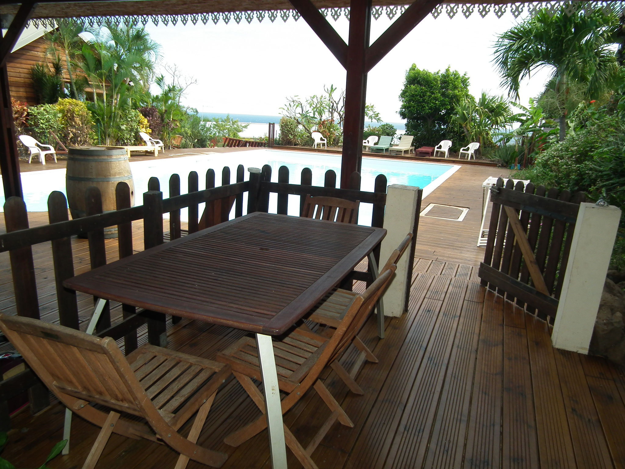 Private covered terrace with pool and Indian Ocean view, Bungalow 4, Le Cardinal des Grands Bleus