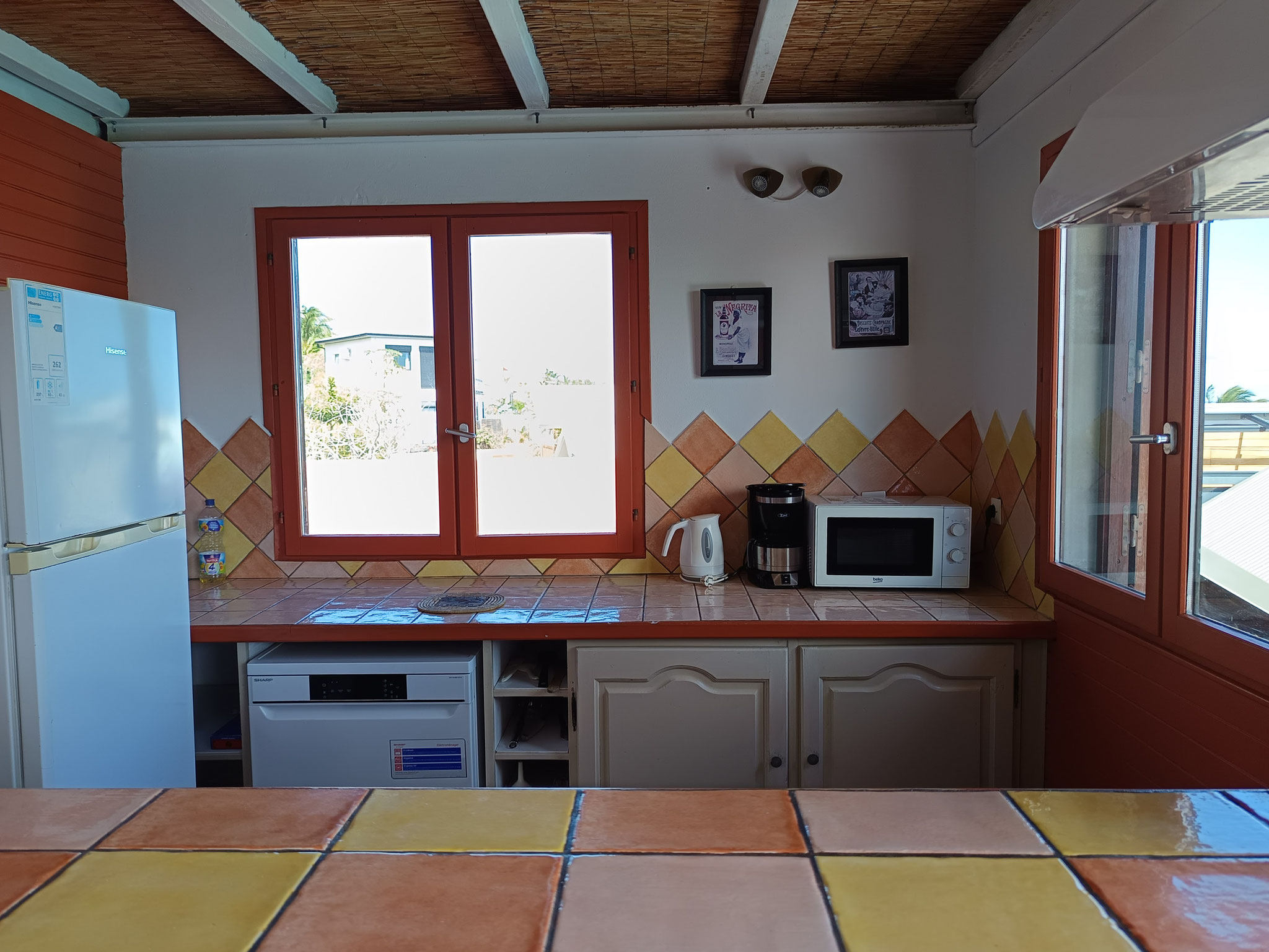 Kitchen, bungalow No.9 – overview, coffee maker, kitchen appliances