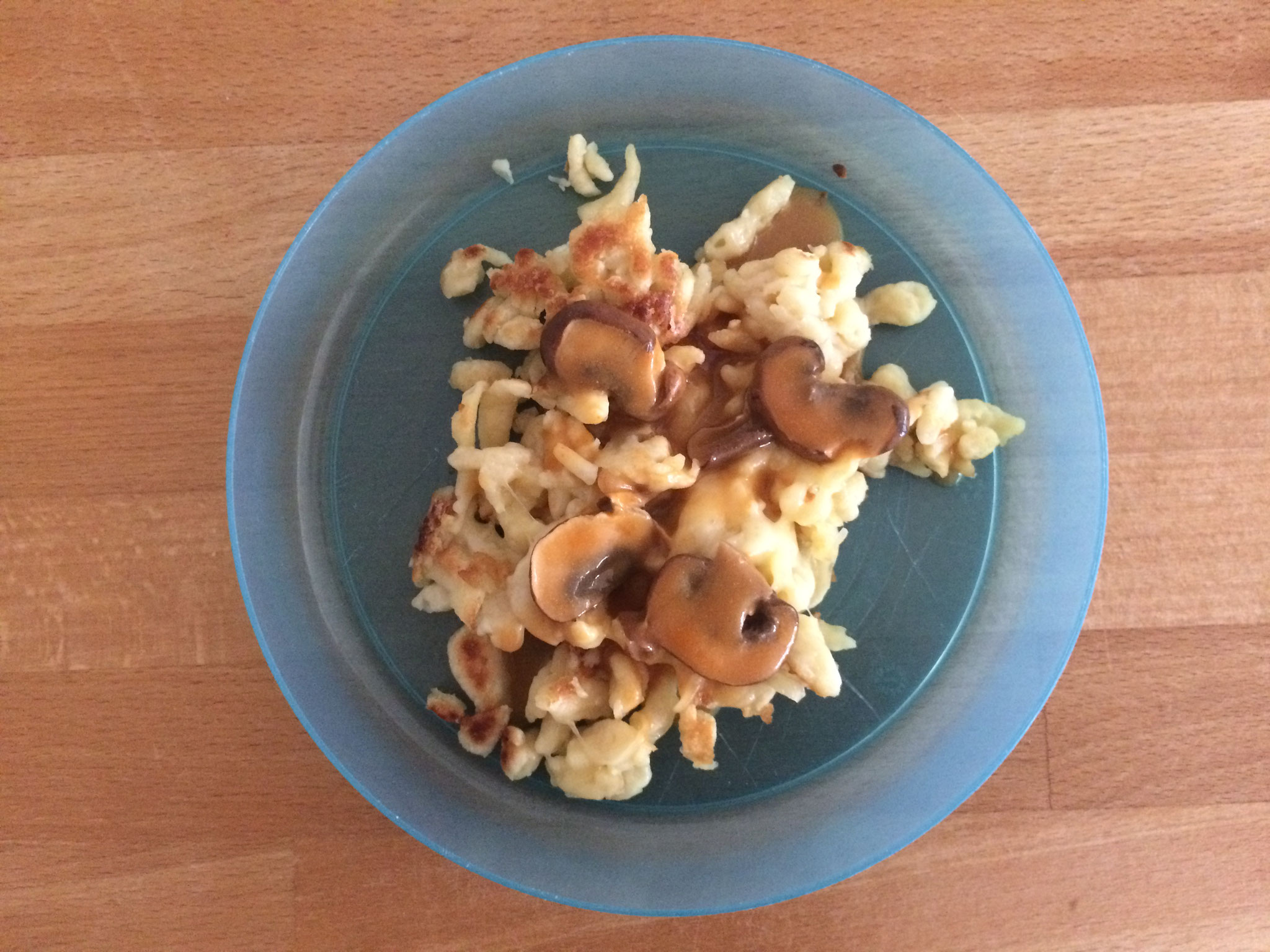 Selbstgemachte Käsespätzle mit Pilzrahmsoße