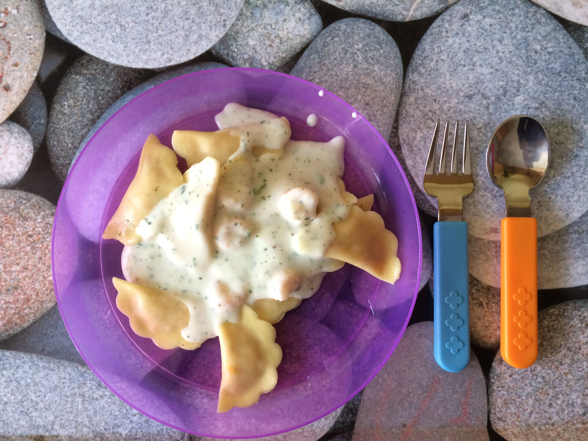 Maultaschen aus Frischen Nudelteig mit einer Tomaten-Feta Füllung