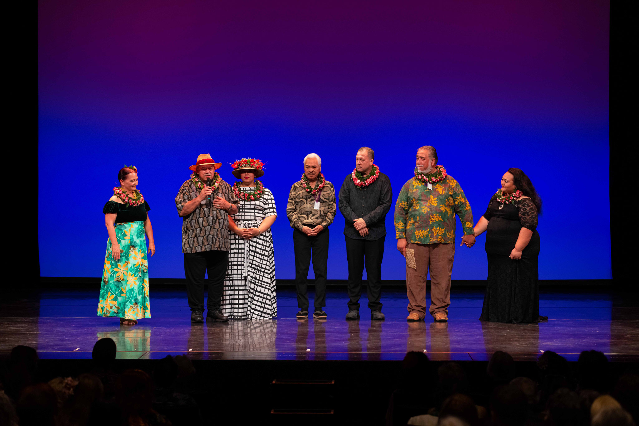 v.l.n.r. Martina Lokelani, Uncle Larry De Rego, Kehau Kawai, Kunewa Mook, Hailama Farden, Hau'oli Akaka, Leinani Lauaki