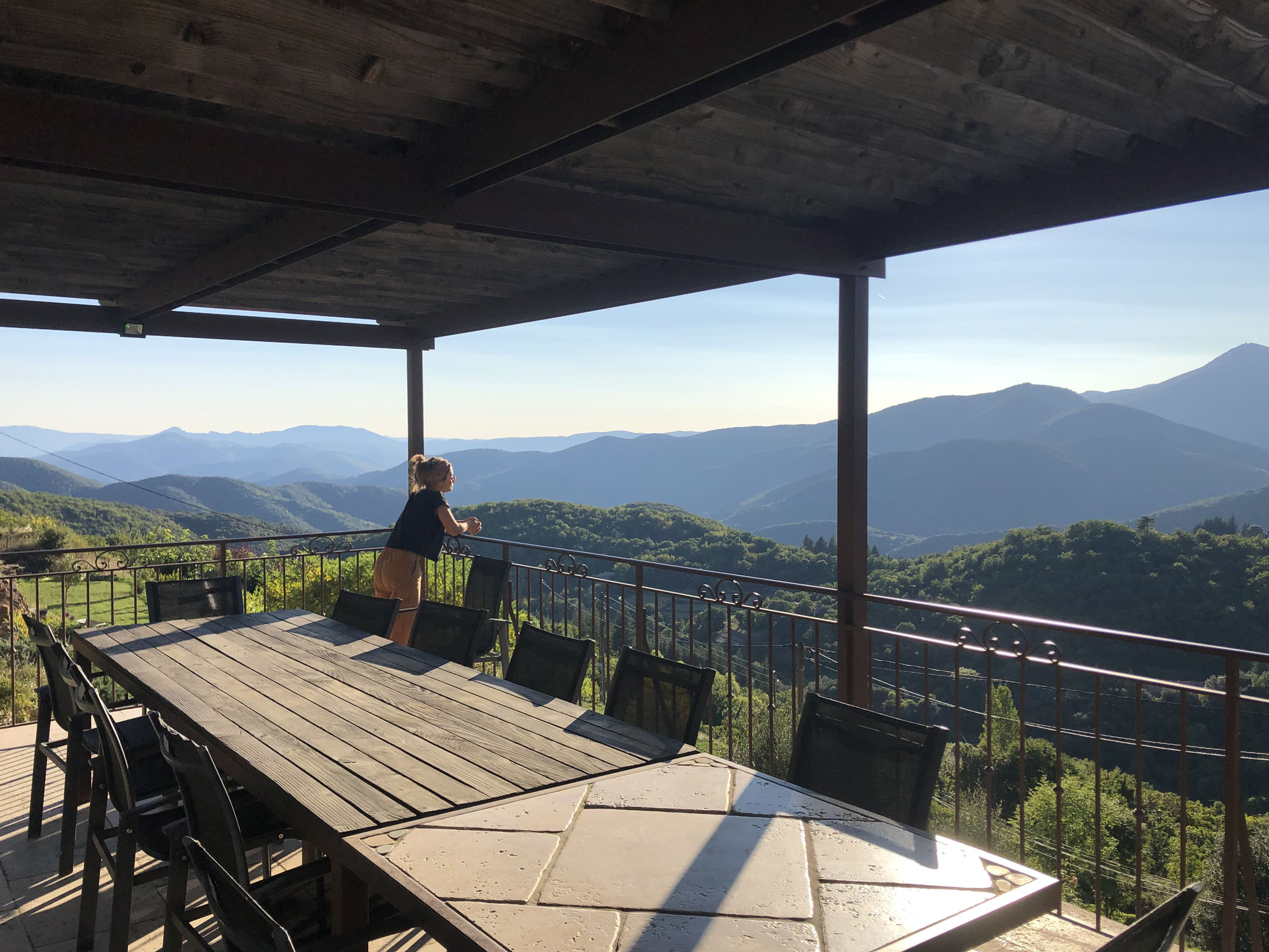 Terrasse sous ombrière