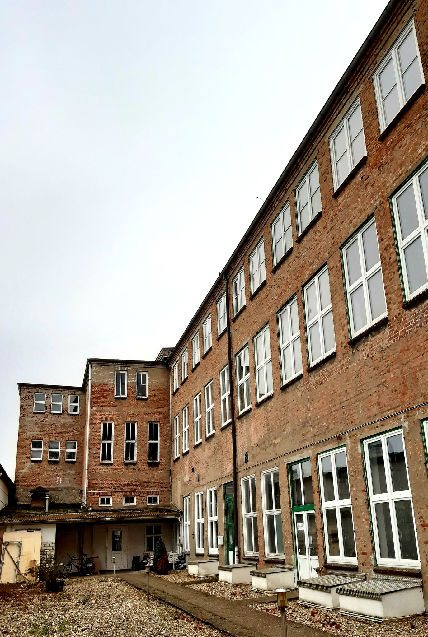 Rückseite (Eingang zum Treppenhaus)