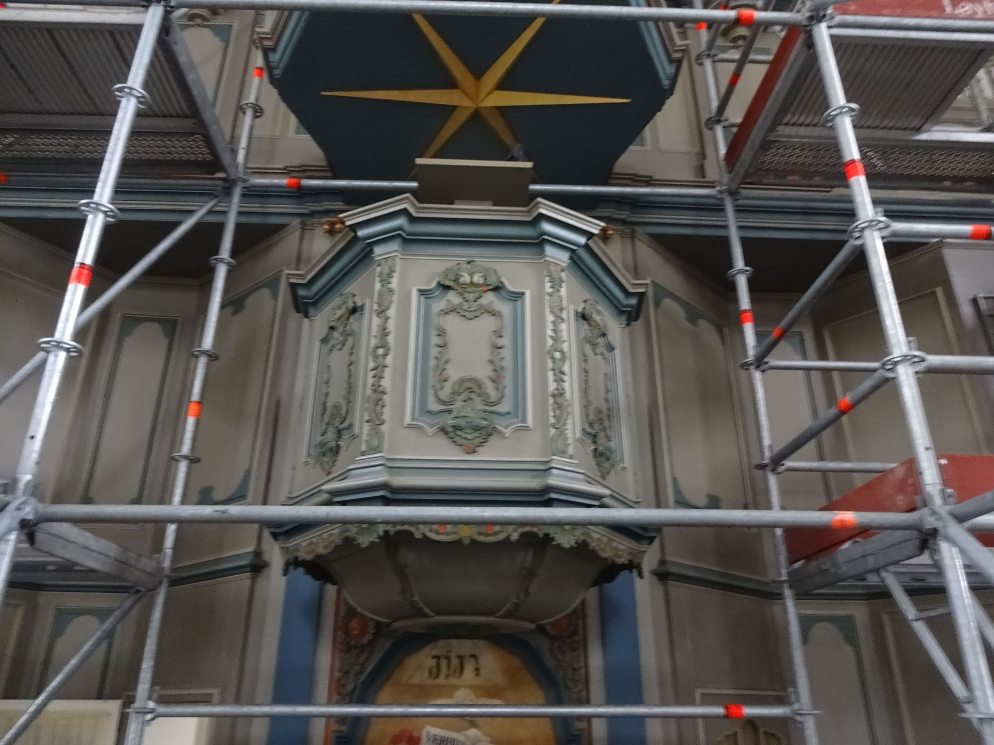 Kirchengerüst für Sanierungsarbeiten am Gotteshaus