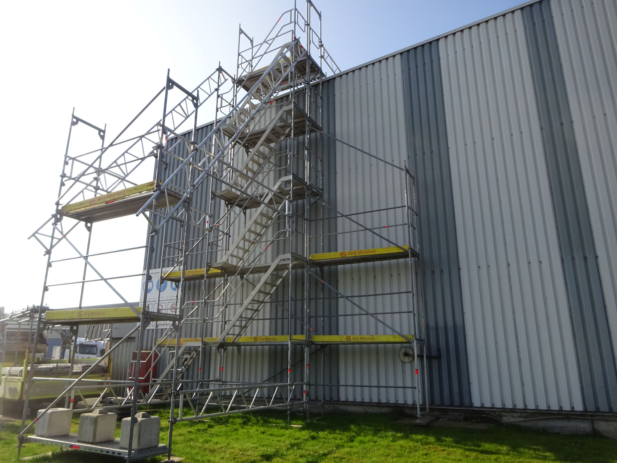 Gerüsttreppe für effizienten Materialtransport zwischen den Arbeitsebenen