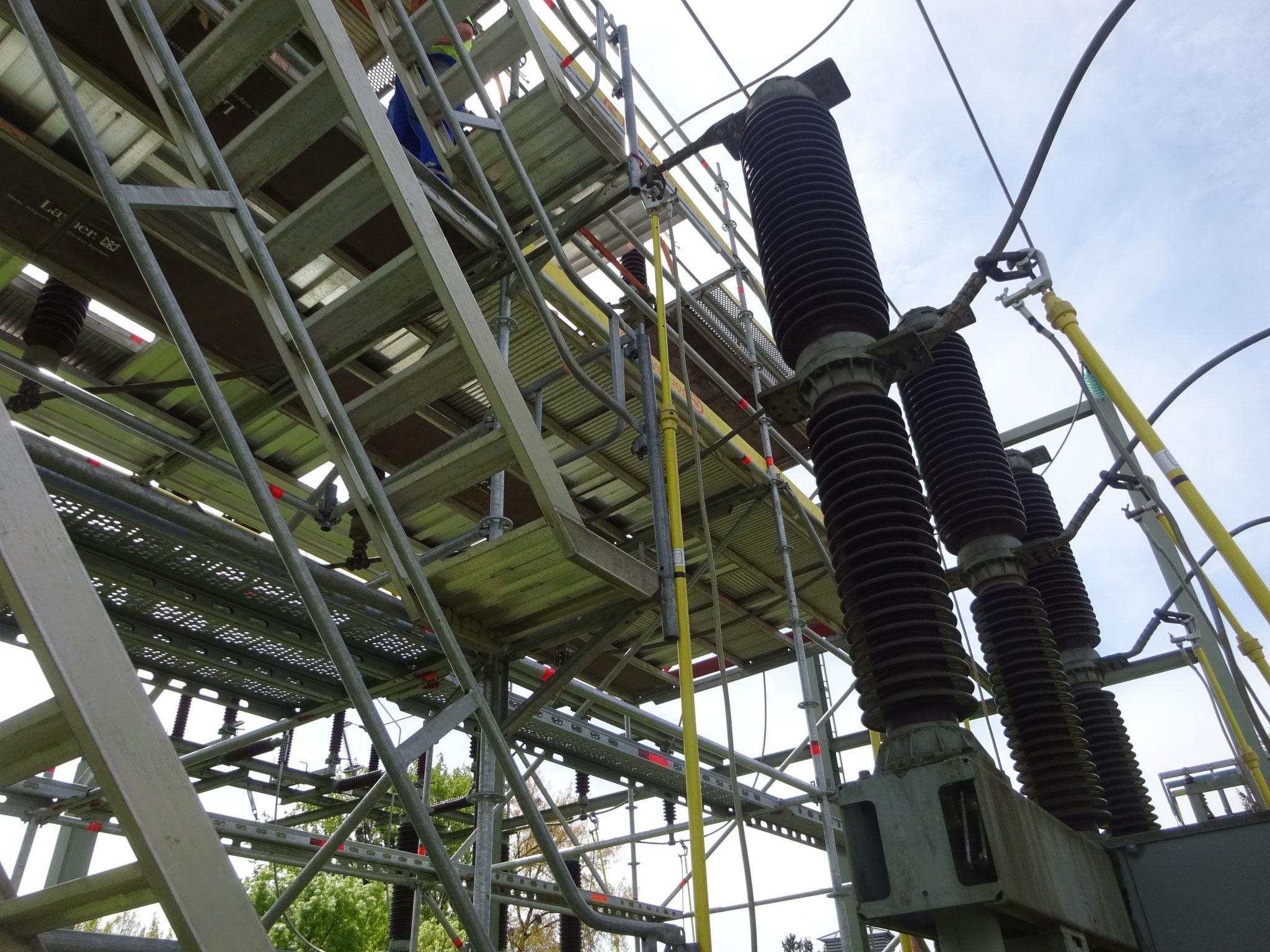 Arbeitsgerüst am Trafo – sichere Instandhaltung in der Umspannanlage