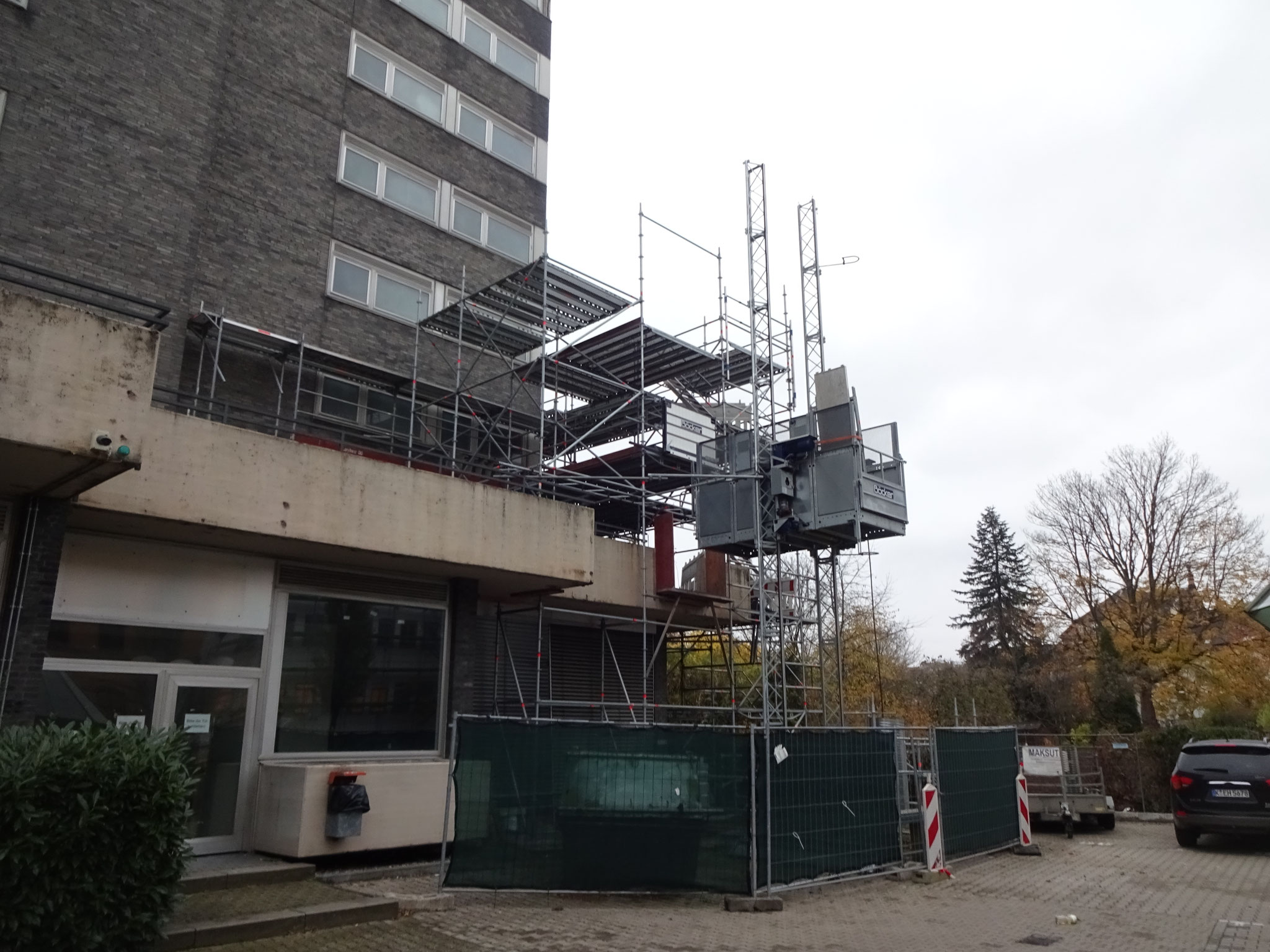 Bauaufzug als Teil des Sicherheitskonzepts für schnelle Evakuierung auf der Baustelle