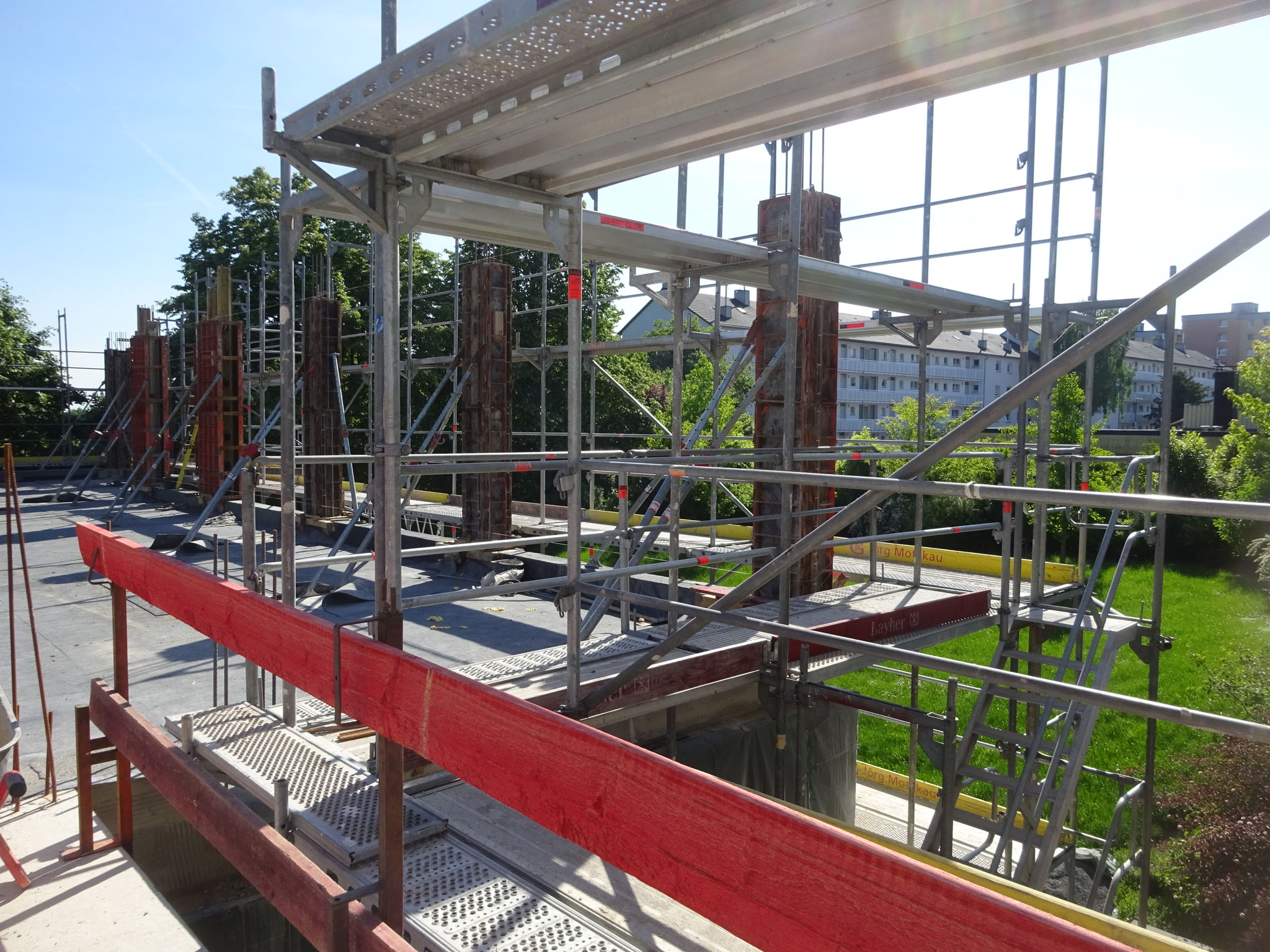 Fassadengerüst am Neubauprojekt – individuell an Gebäudeform und Bauhöhe angepasst