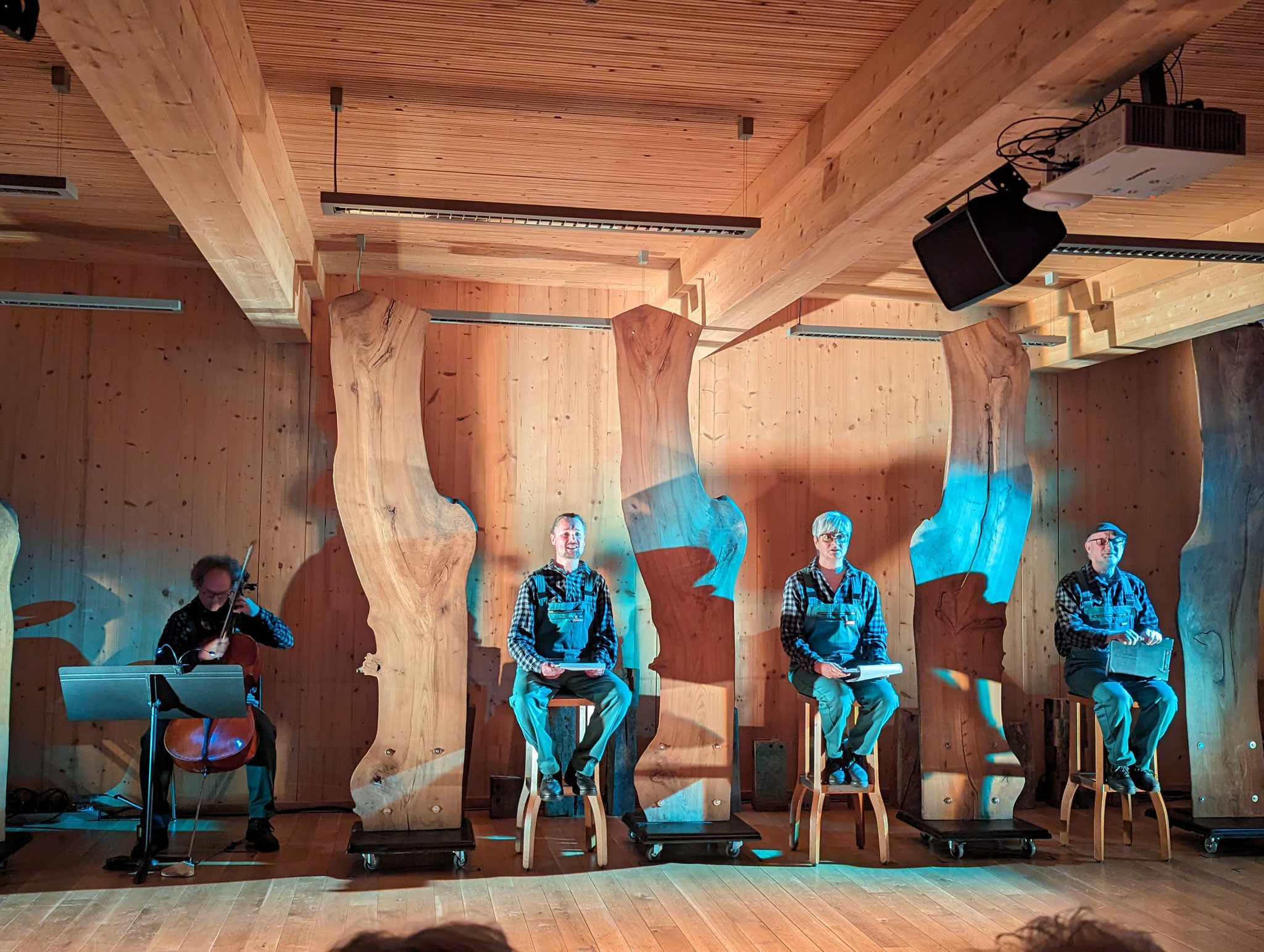 Teatron Theater - Bäume -
