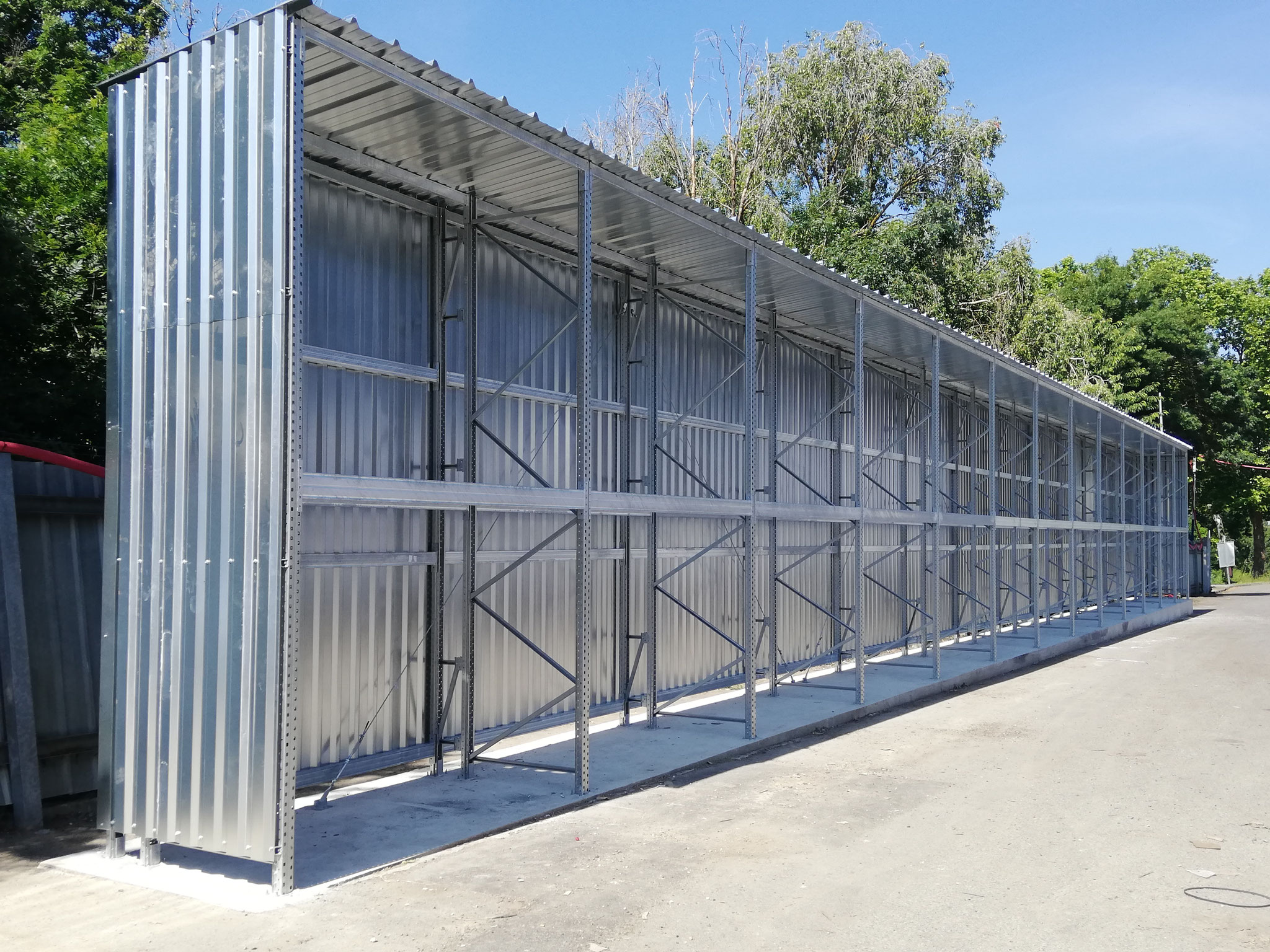 Rack palettes avec toit + bardage arrière et latéral