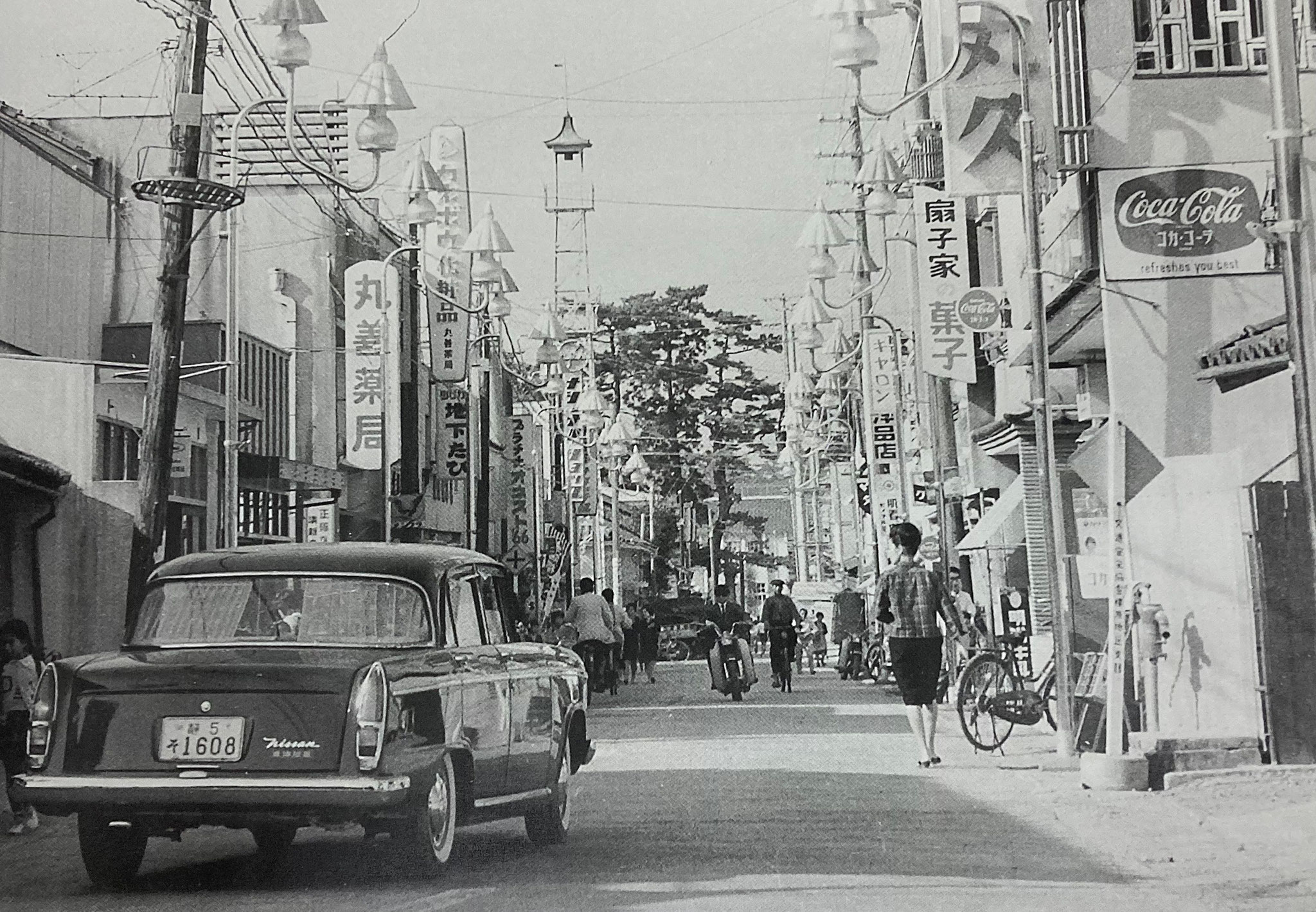 相良の昭和の街並みモノクロ画像