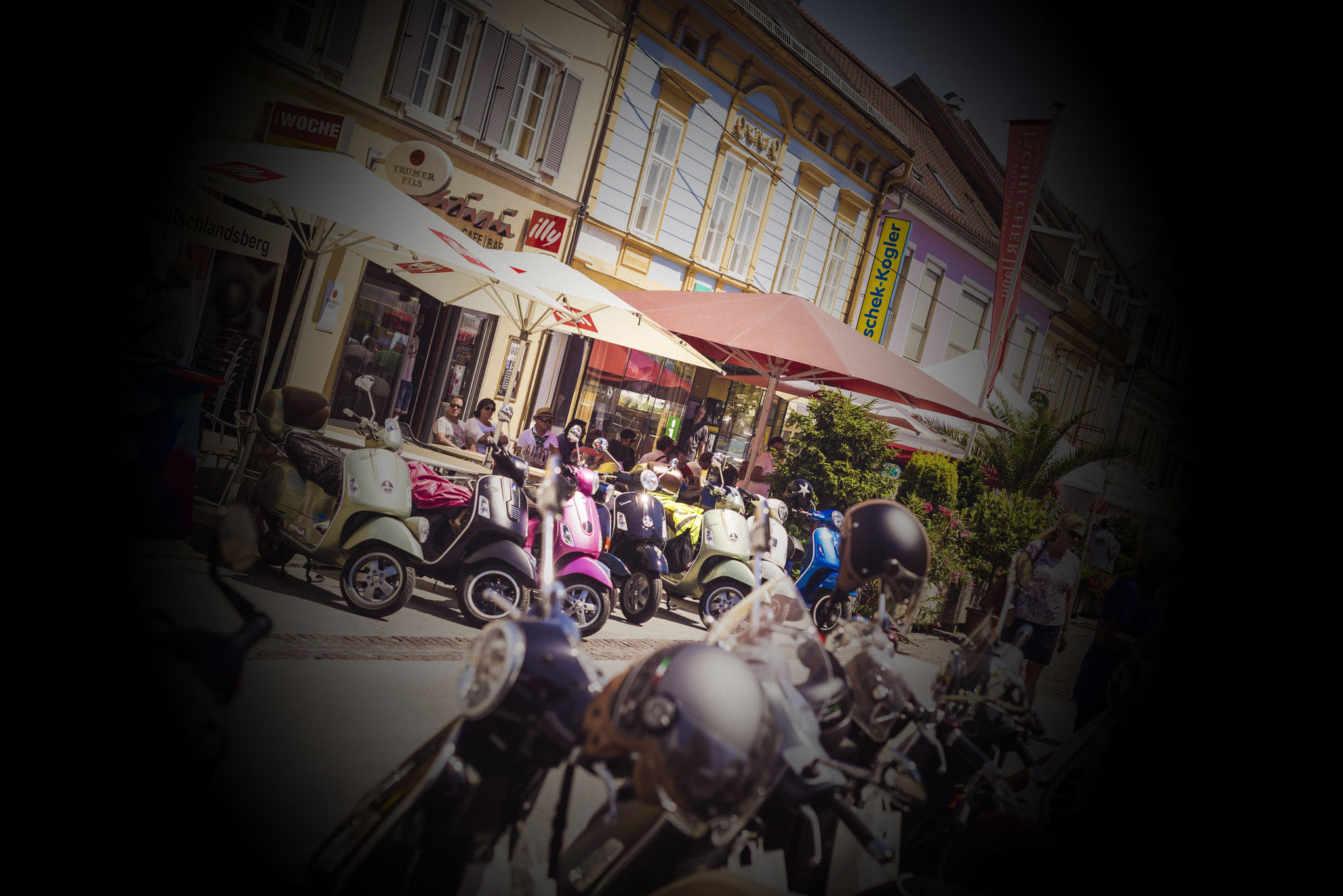 Cafe Bar Larini, Hauptplatz 36, "VESPA trifft SCHILCHER 2016"