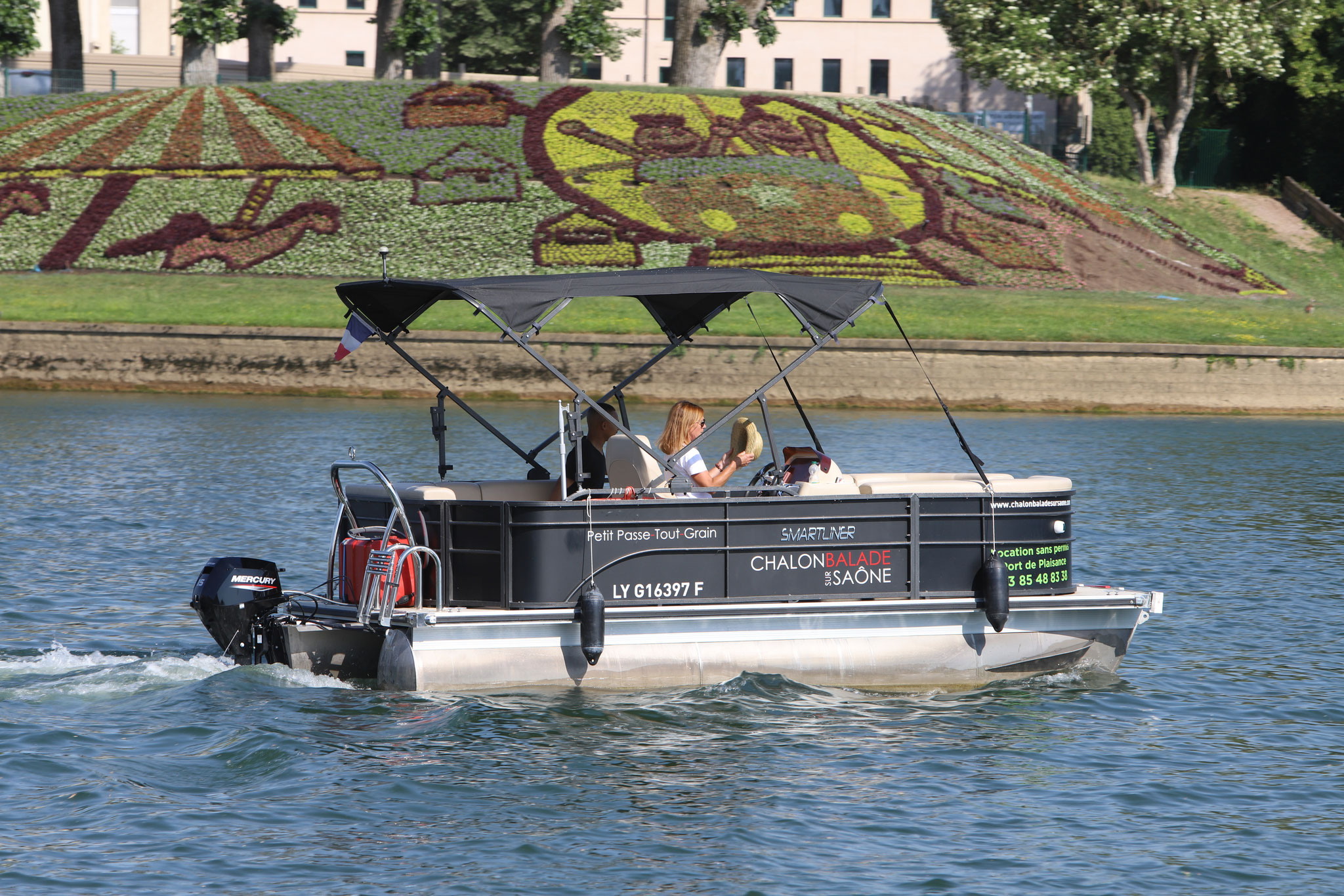 Lounge Boat