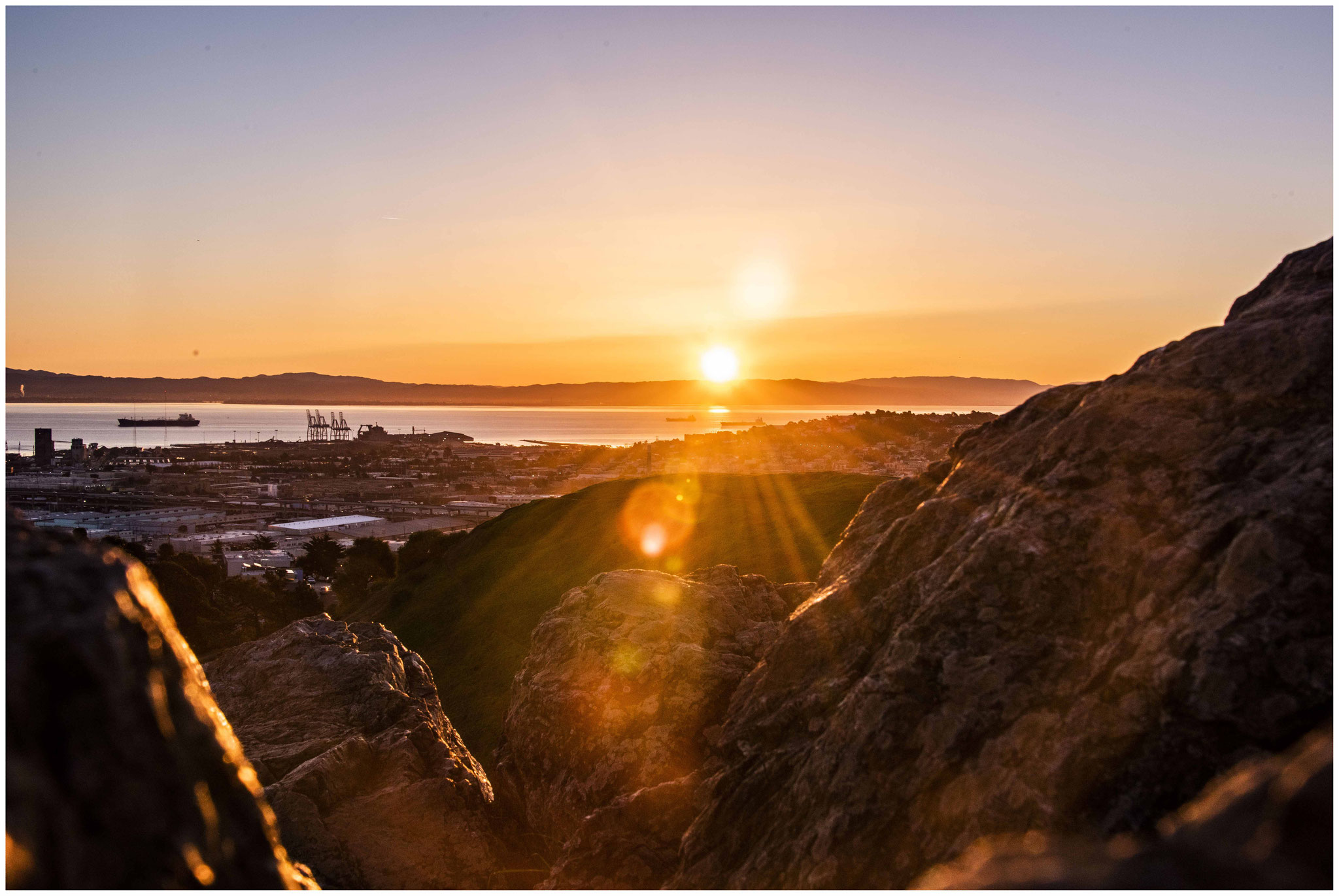 San Francisco aus Sicht des "Bernal Heights Parks" (bei Sonnenaufgang)