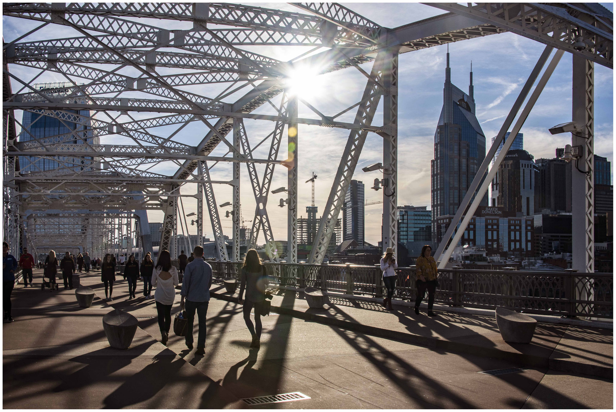 Auf der "John Seigenthaler Pedestrian Bridge"