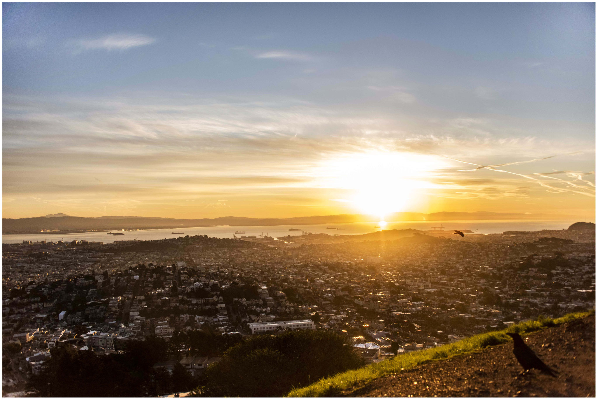 Sonnenaufgang auf dem Hügel "Twin Peaks"