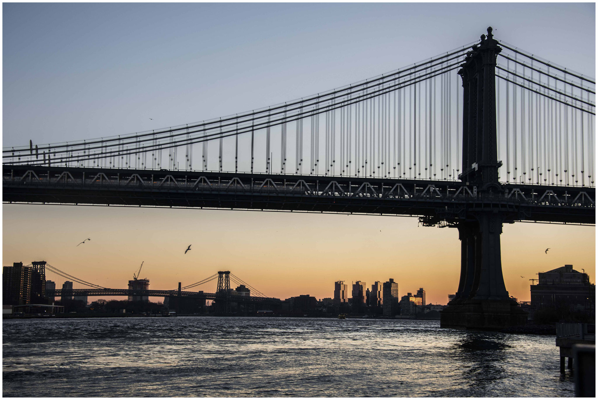 Manhattan Bridge im Vordergrund, Williamsburg Bridge im Hintergrund
