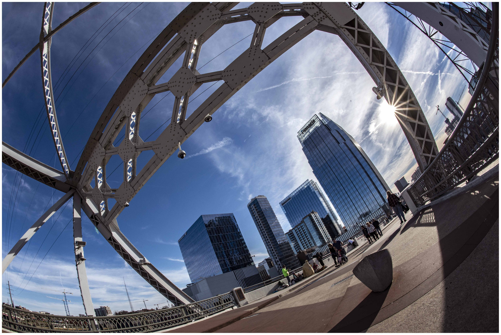 Auf der "John Seigenthaler Pedestrian Bridge"