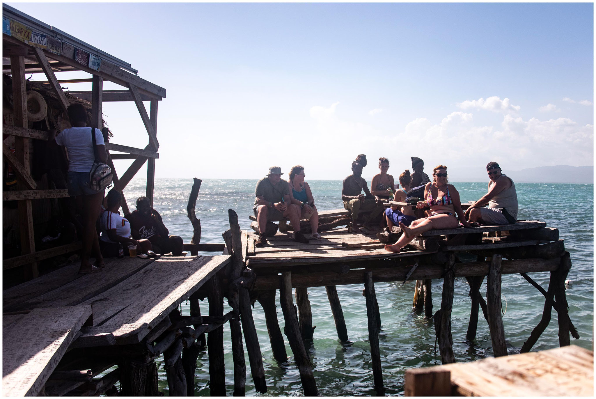 "Floyd's Pelican Bar" mitten im Treasure Beach