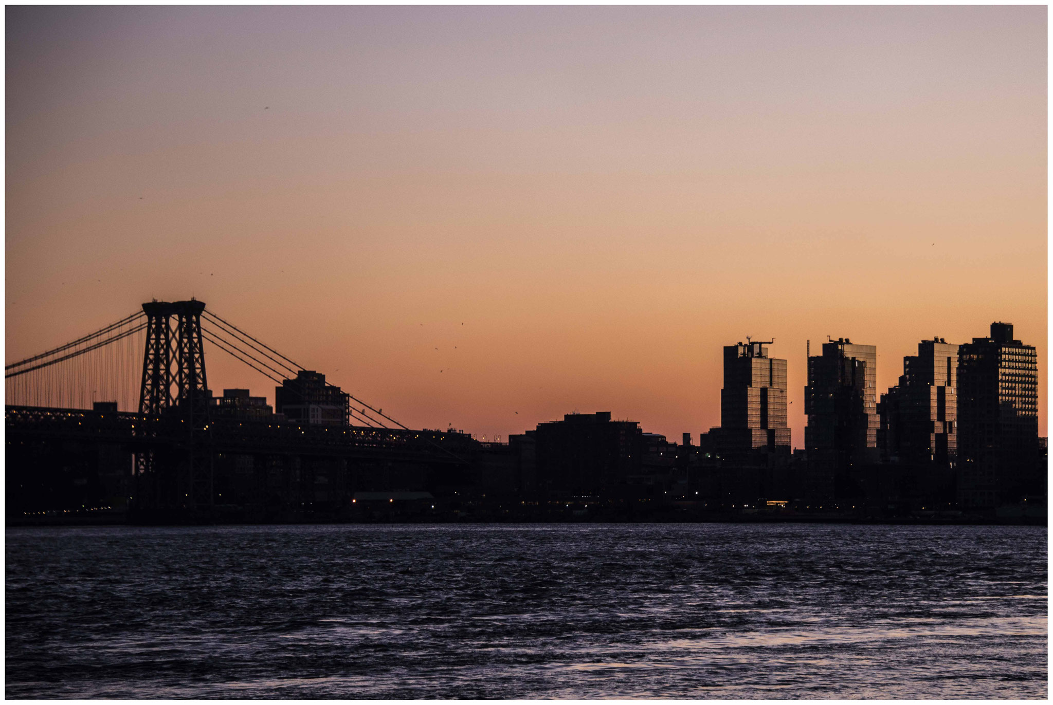 Williamsburg Bridge aus der Sicht des "Main-Street Parks"