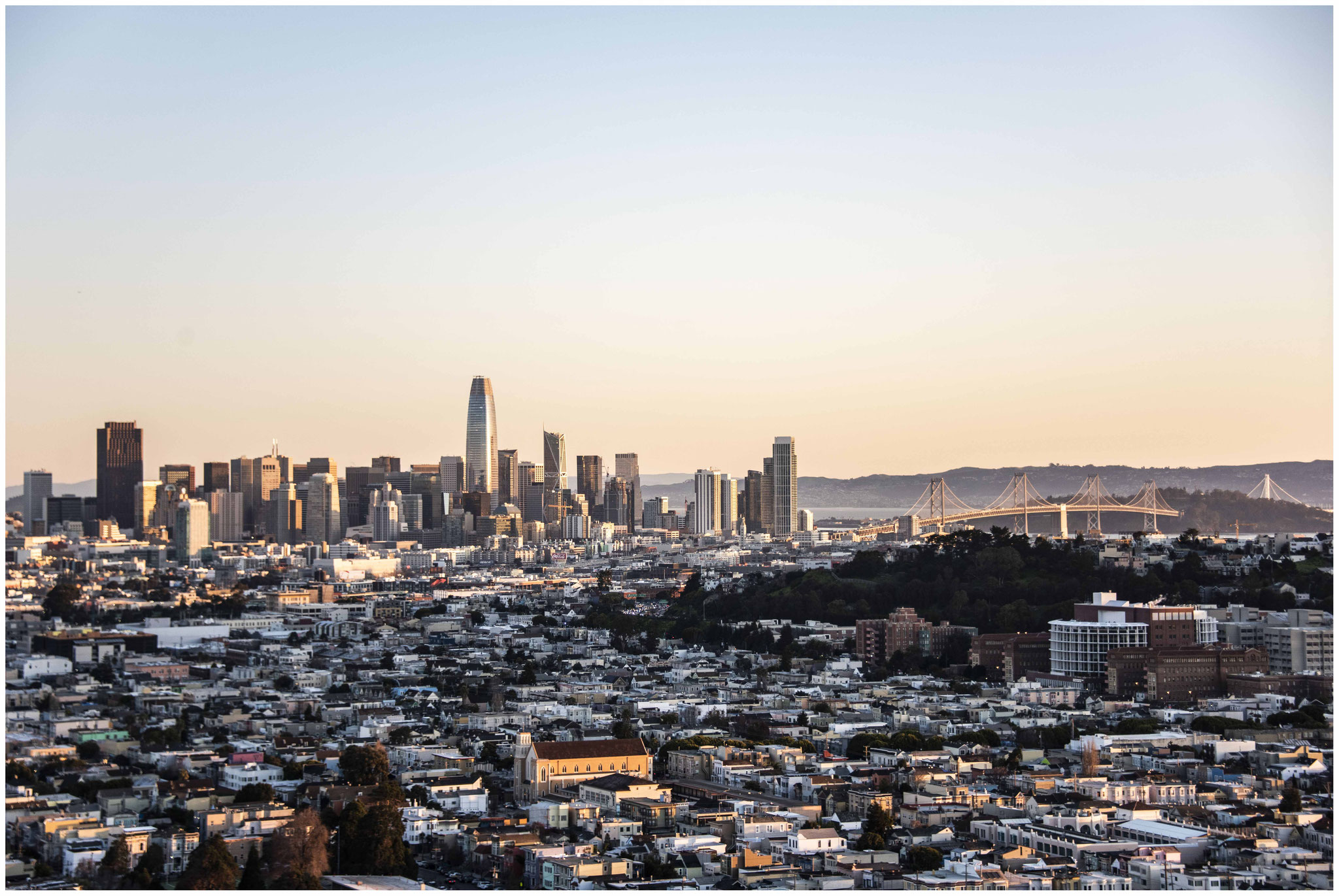 San Francisco aus Sicht des "Bernal Heights Parks" (bei Sonnenaufgang)