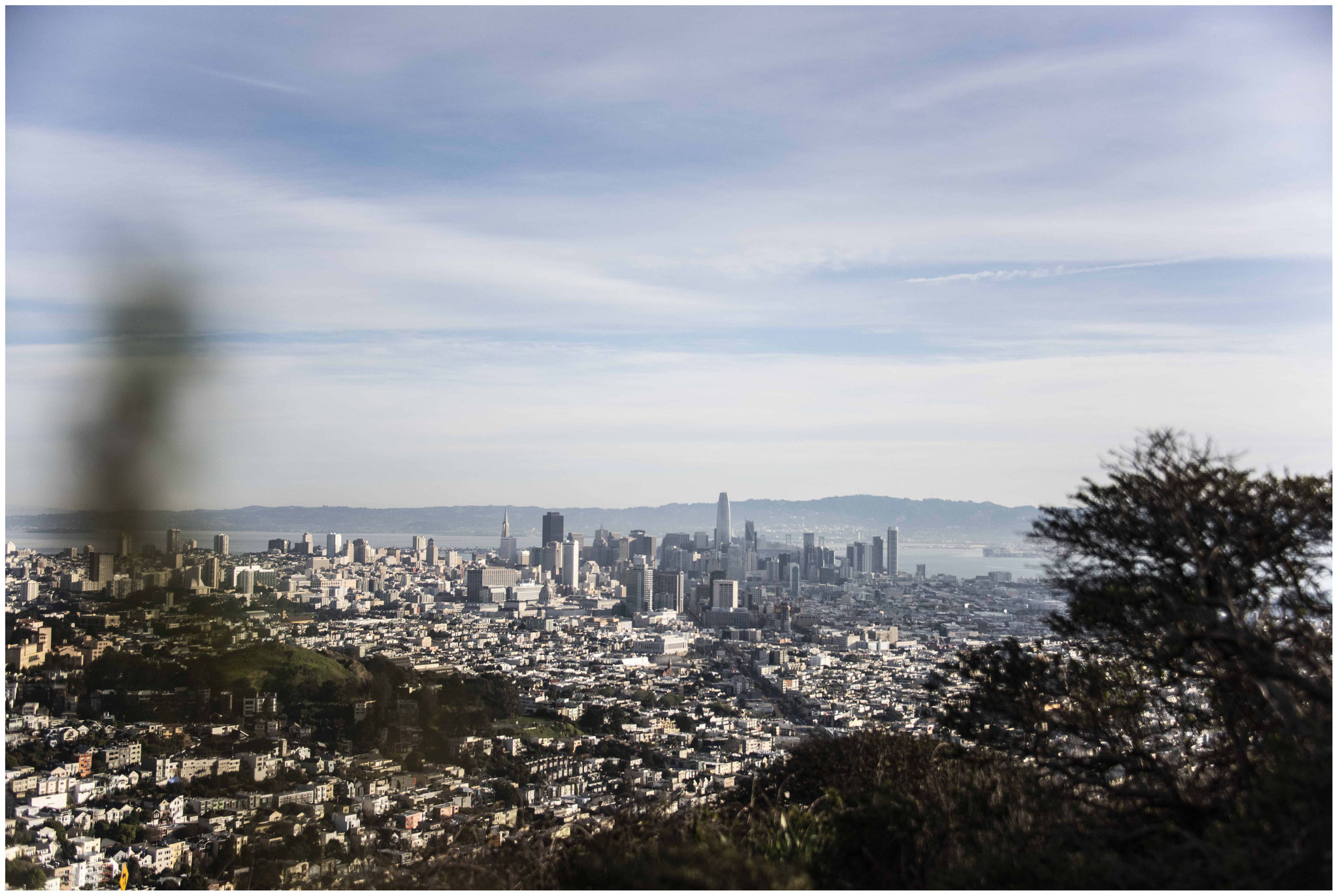 Sicht über San Francisco beim Abstieg des Hügels "Twin Peaks"