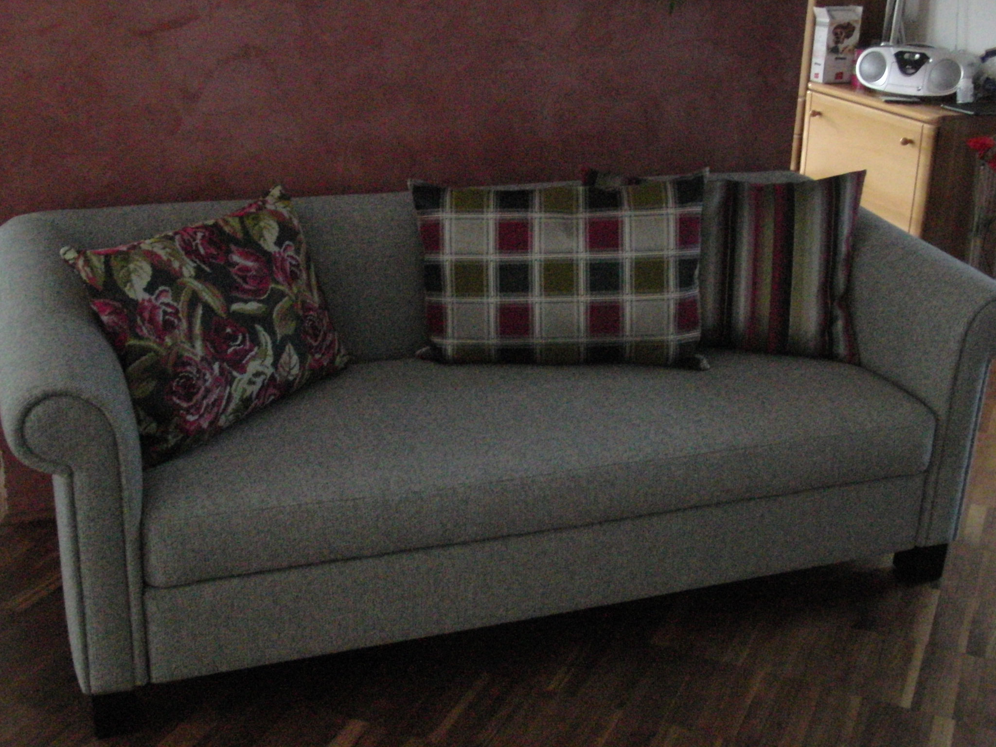 Sofa aufgepolstert und neu bezogen