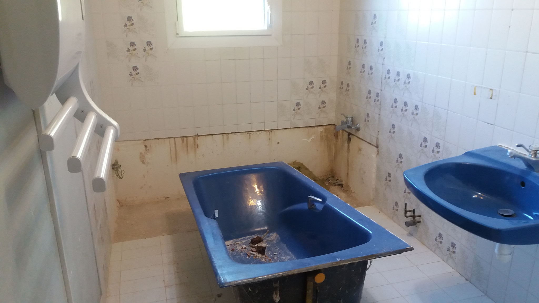 salle de bain avant intervention deblaise renov habitat