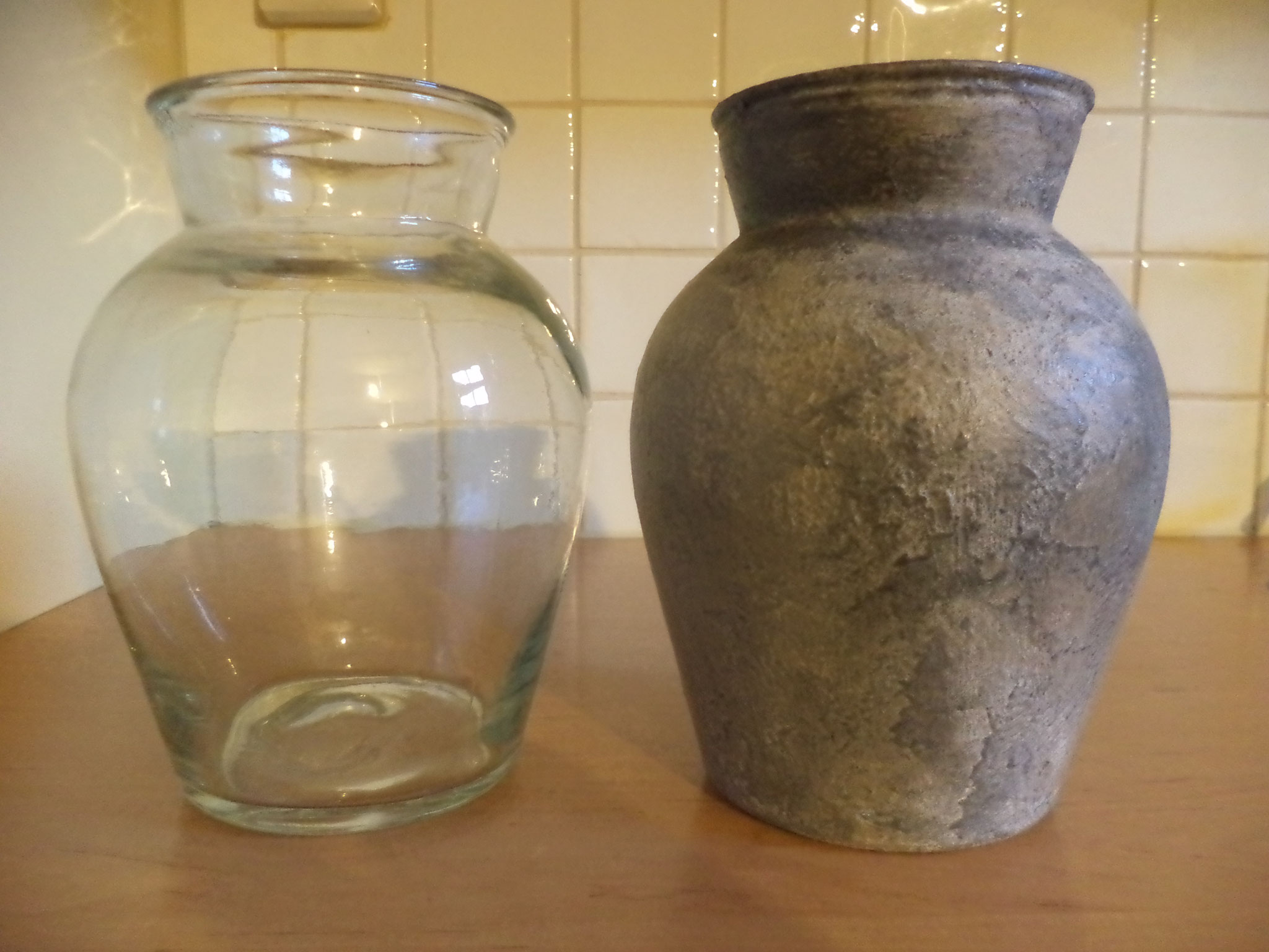 Glazen vaas bewerkt met powertex en stoneart