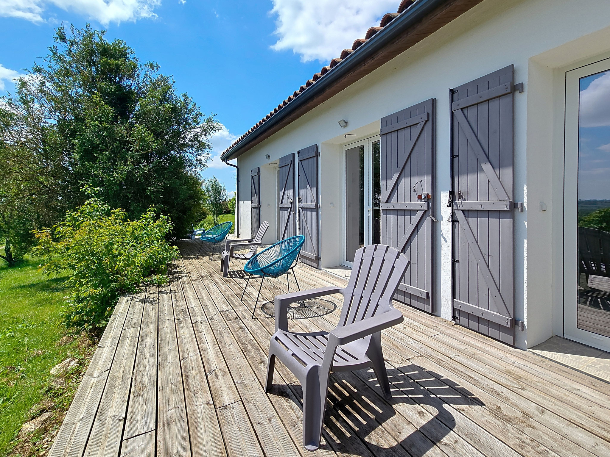 La terrasse du gîte folle blanche en armagnac