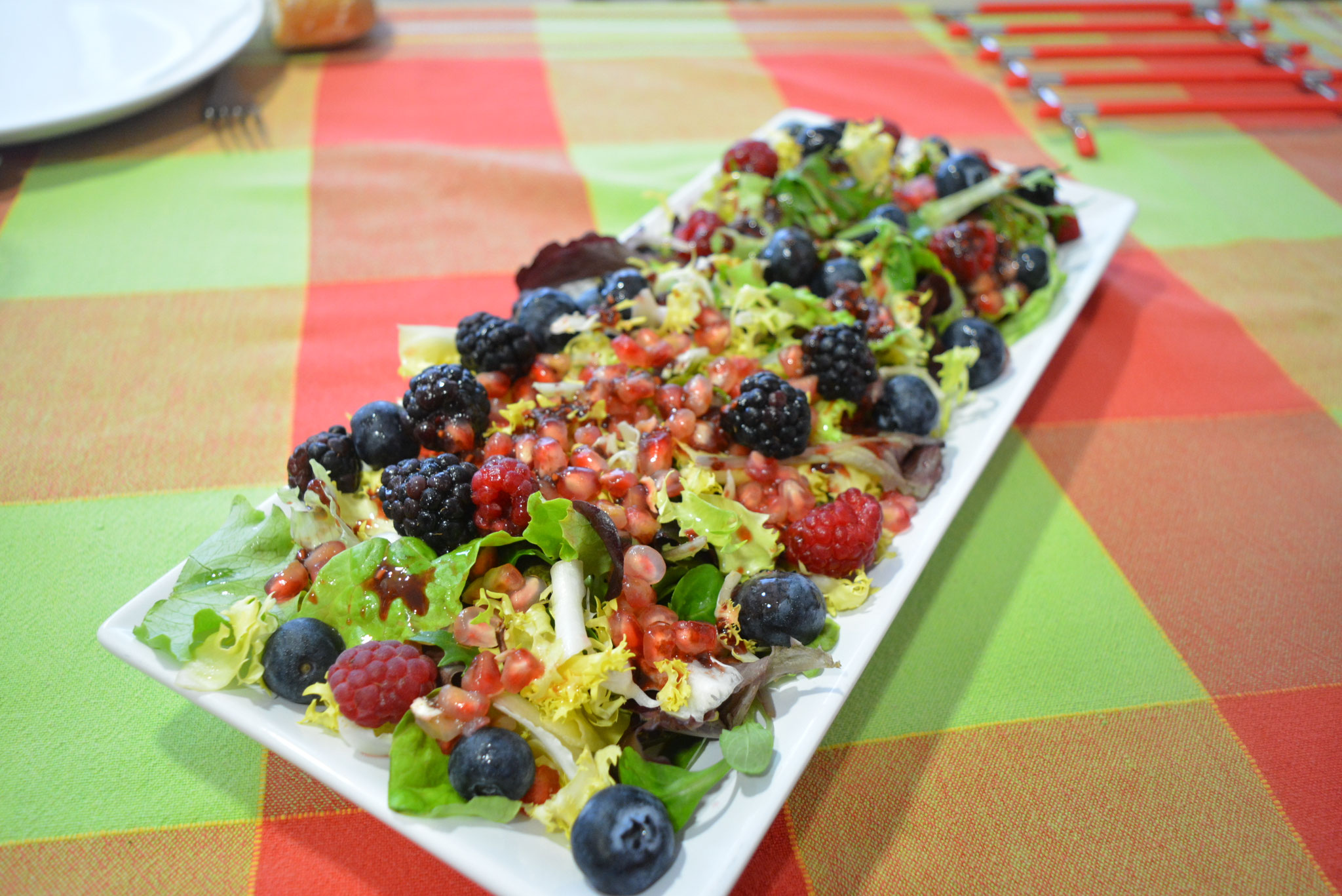 Ensalada mezcla con frutos rojos
