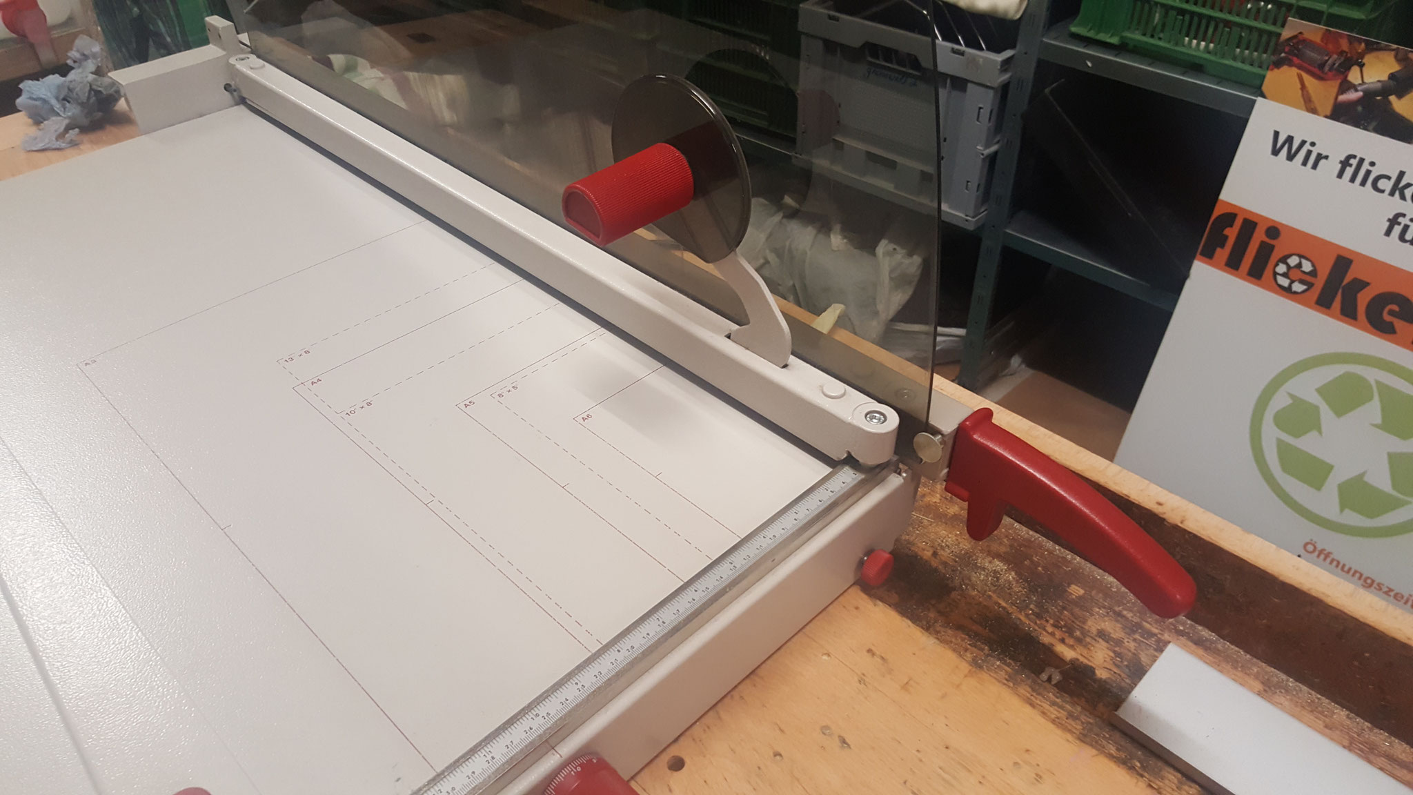 Schneidemaschine gerichtet und geschärft