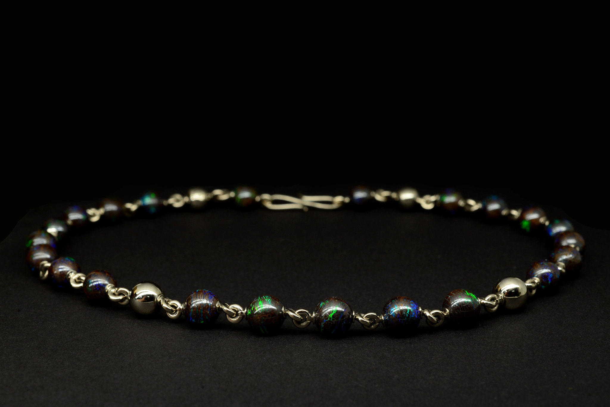 Boulder Opal Kette. 750/ooo Weiß Gold 