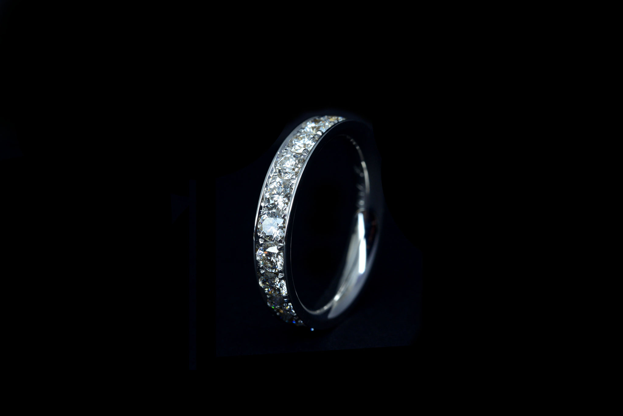 Circum Parvus. Ring. 750/ooo Gold. Lupenreine Brillanten 2.4 ct