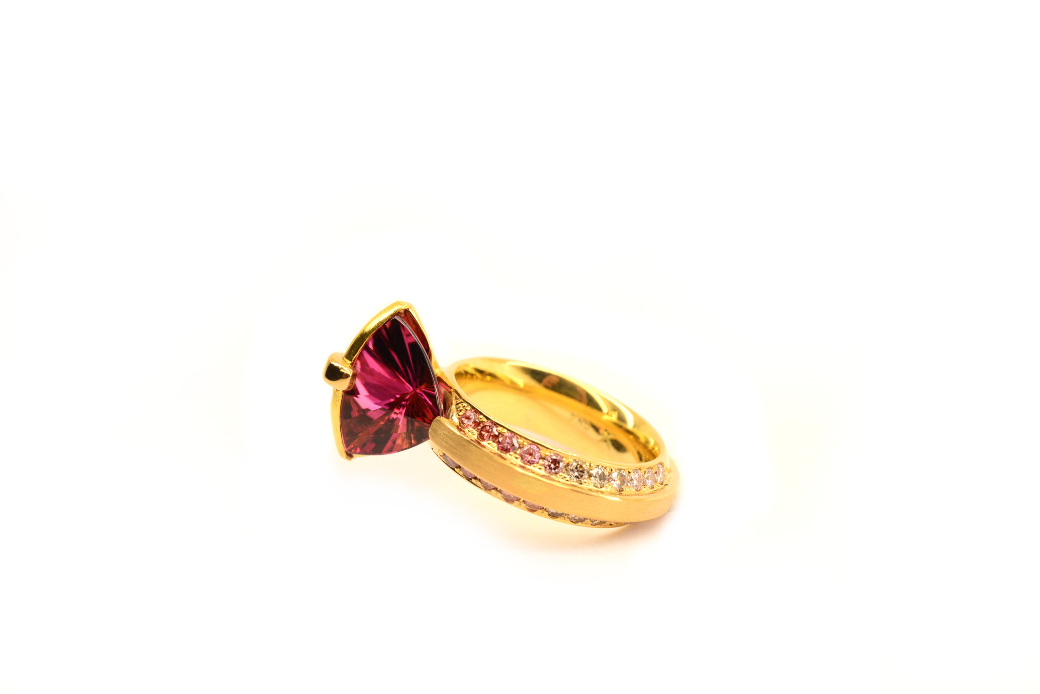 Nafura. Turmalin, Brillanten. 900/ooo , 750/ooo Gold. 